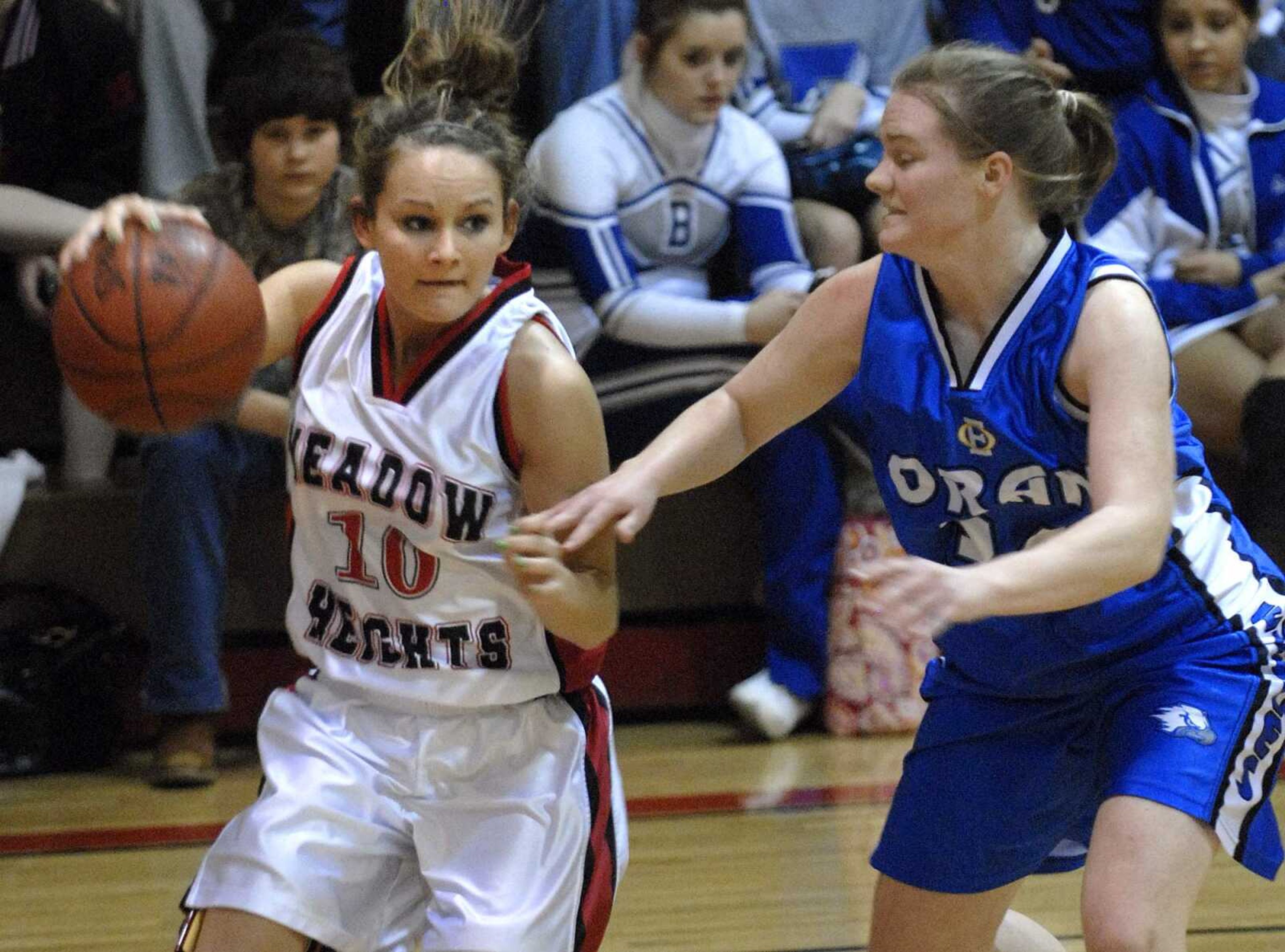 FRED LYNCH ~ flynch@semissourian.com
Meadow Heights' Gina Cureton drives against Oran's Taylor Irwin during the first quarter in the Class 2 District 3 championship game Thursday at Chaffee.