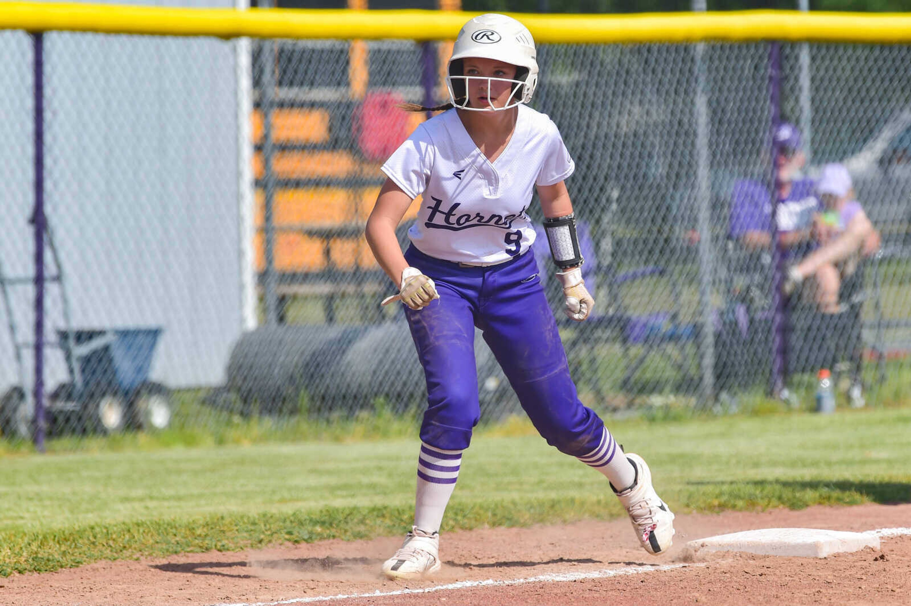 Lady Hornet Katelynn Sweaney threatens a steal. Photo by Christian