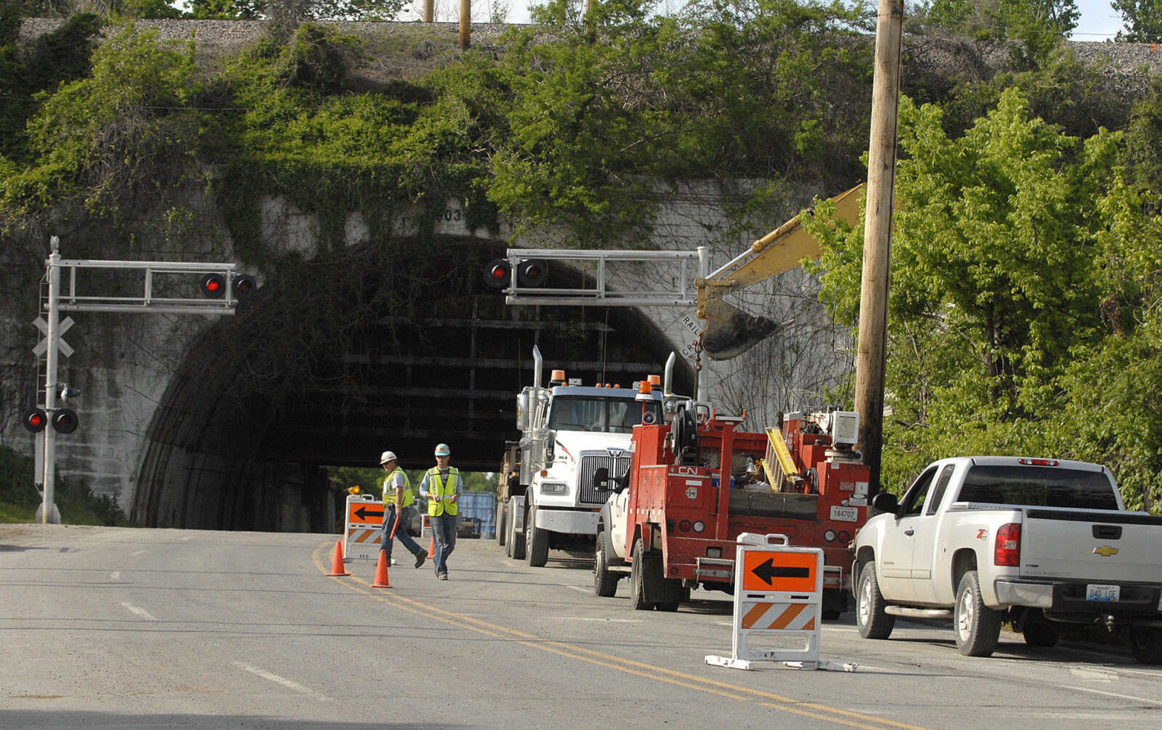 LAURA SIMON~lsimon@semissourian.com
Crews work to repair damage from a mudslide alongside the railroad in Cairo, Ill. Thursday, May 5, 2011.