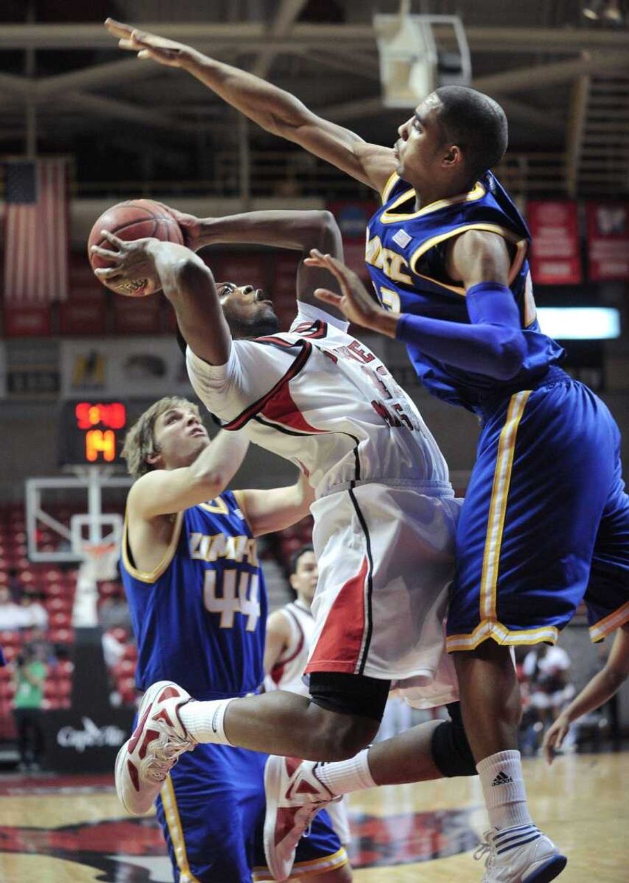 Southeast Missouri State men's basketball team's rally vs. MissouriKa...