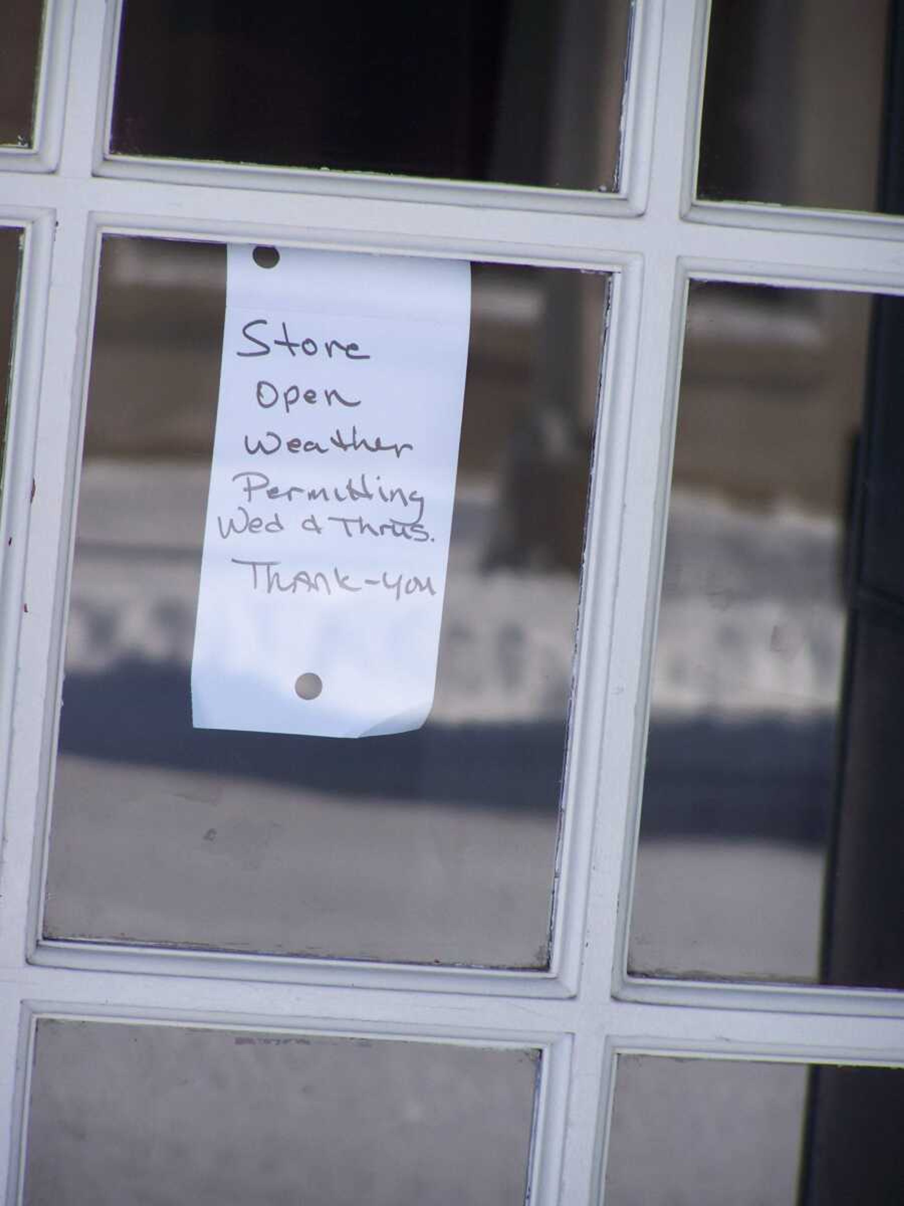 BOB MILLER ~ bmiller@semissourian.com
A note was posted to the door of the Andrew Jackson store in uptown Jackson Wednesday.