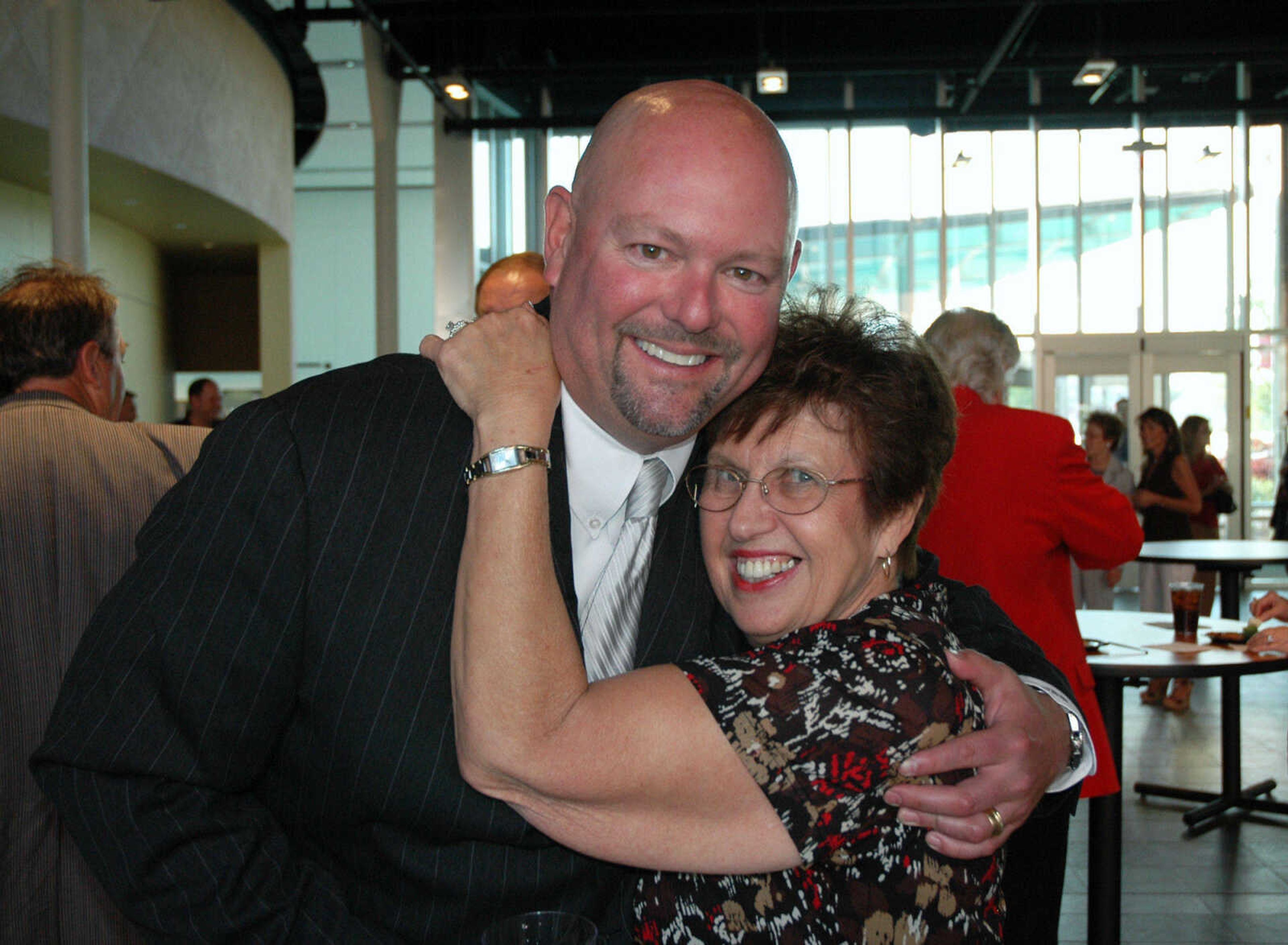 MELISSA MILLER ~ mmiller@semissourian.com

Fran Rediger hugs former Mayor Jay Knudtson at the Passing the Gavel event at the River Campus in Cape Girardeau, Mo., on Tuesday, April 13, 2010.