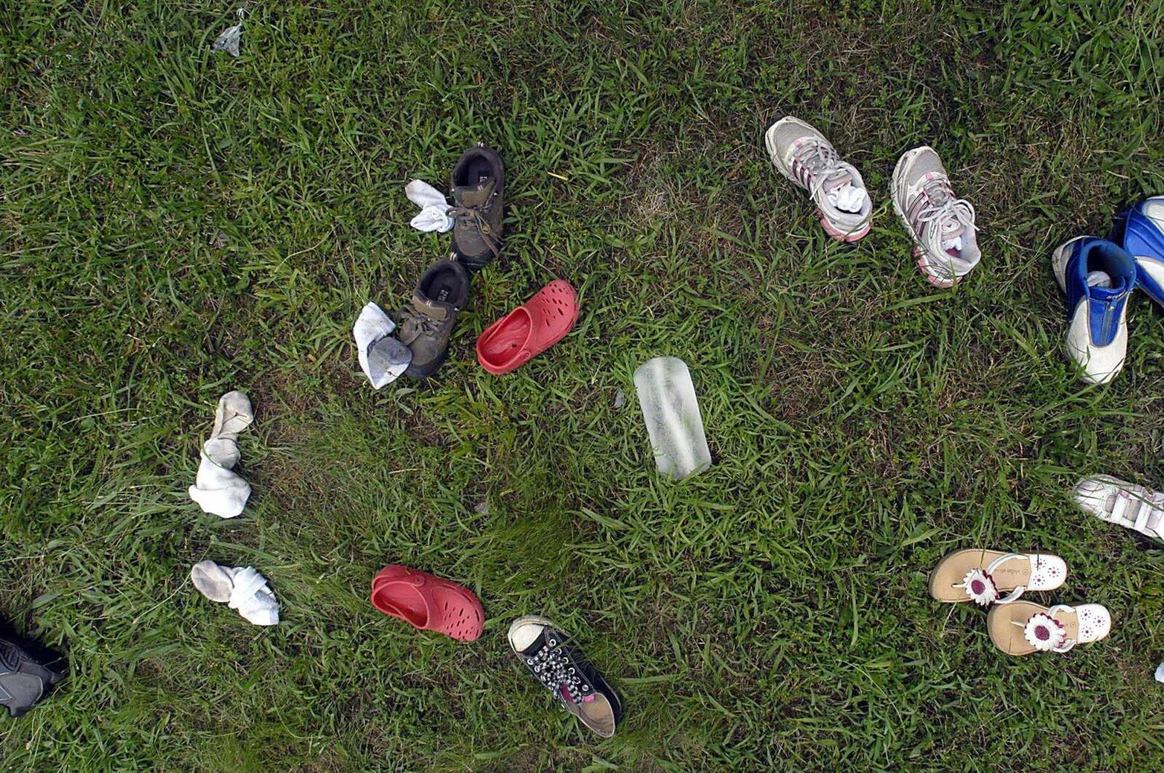 KIT DOYLE ~ kdoyle@semissourian.com
Melting ice and shoes on the side of the ice block racing track Saturday, June 28, 2008, at Pellegrino Park.