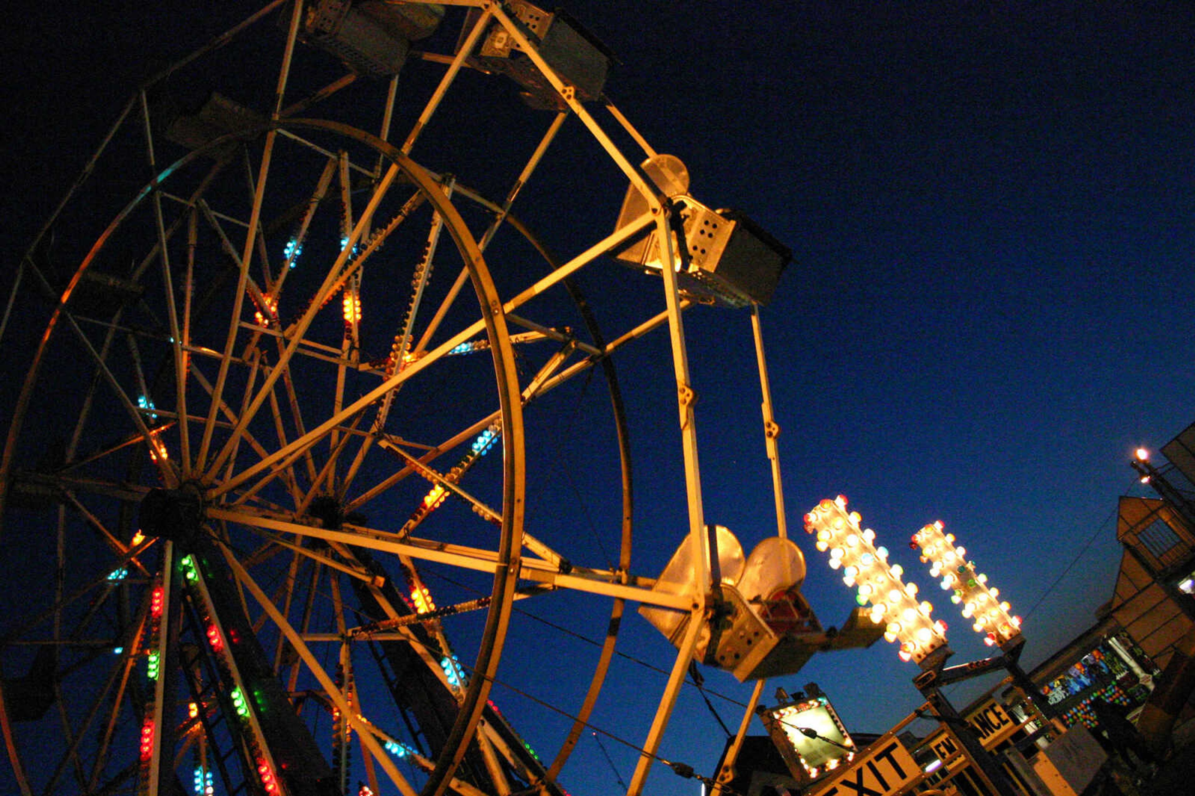 EMILY PRIDDY
The Ferris wheel turns at a roadside carnival just off U.S. 61 in New Madrid, Mo.