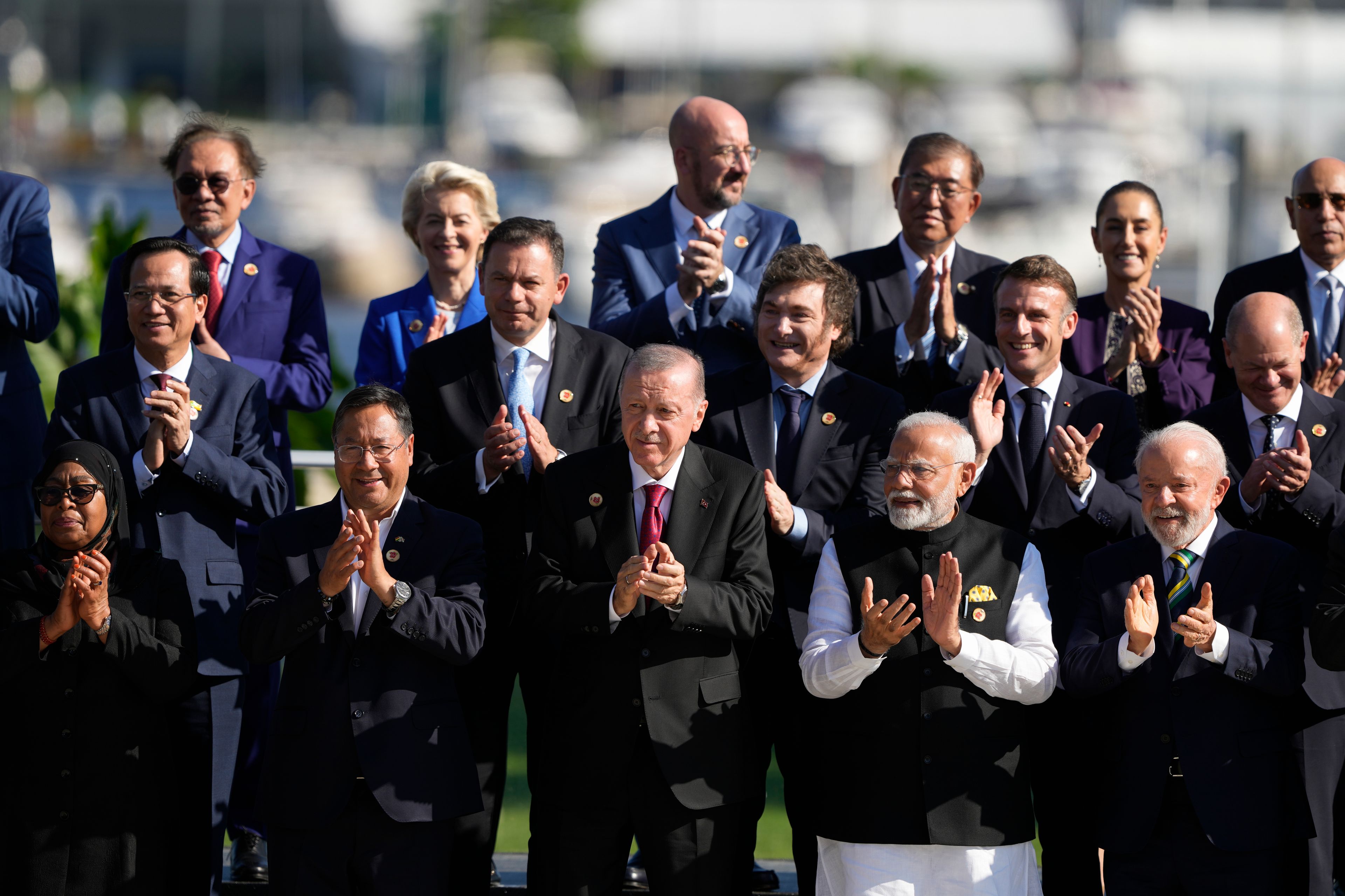 Leaders attending the G20 Summit pose for a group photo in Rio de Janeiro, Monday, Nov. 18, 2024. (AP Photo/Eraldo Peres)