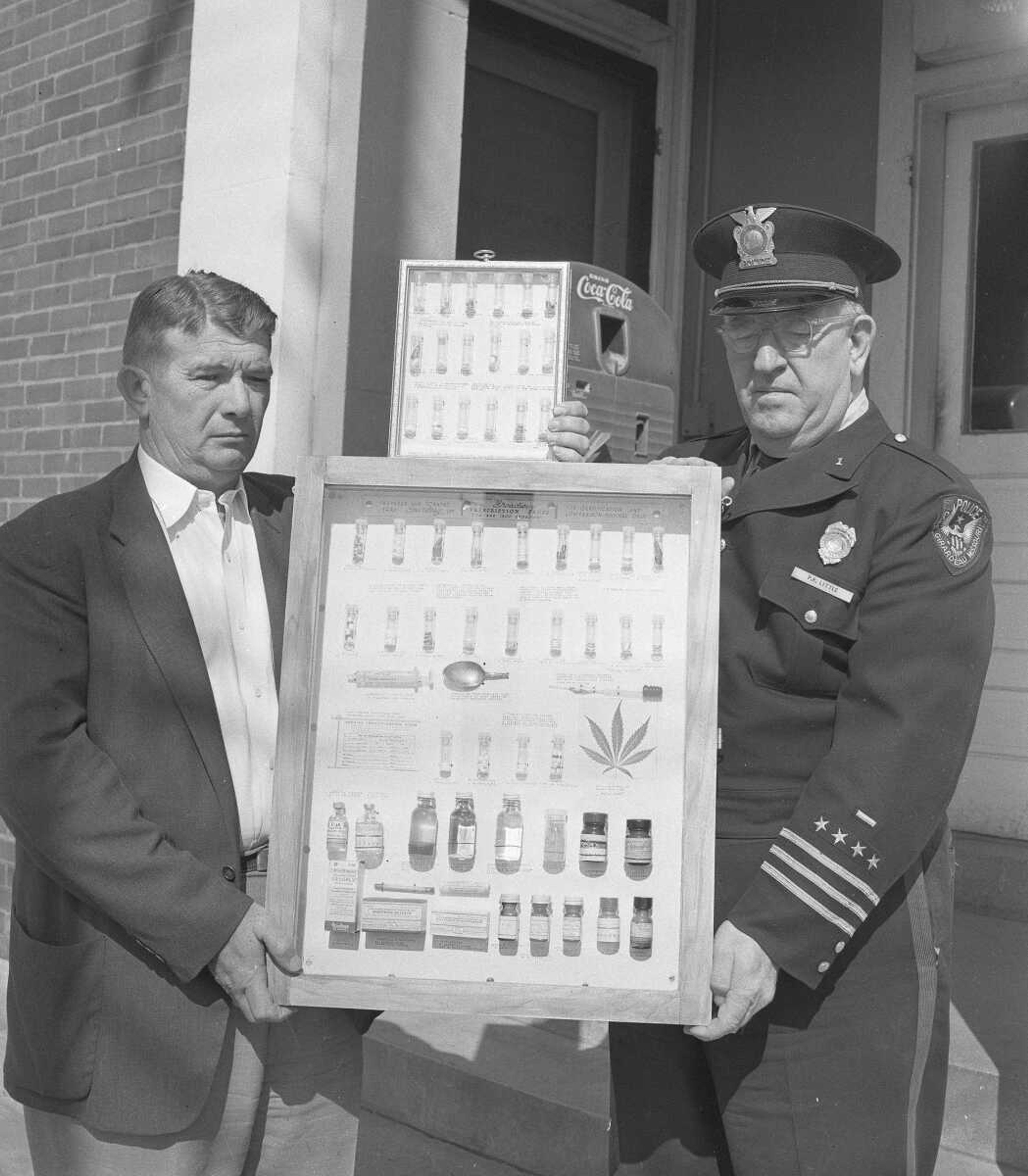 SOUTHEAST MISSOURIAN ~ photos@semissourian.com
Chief Little accepts narcotics display.