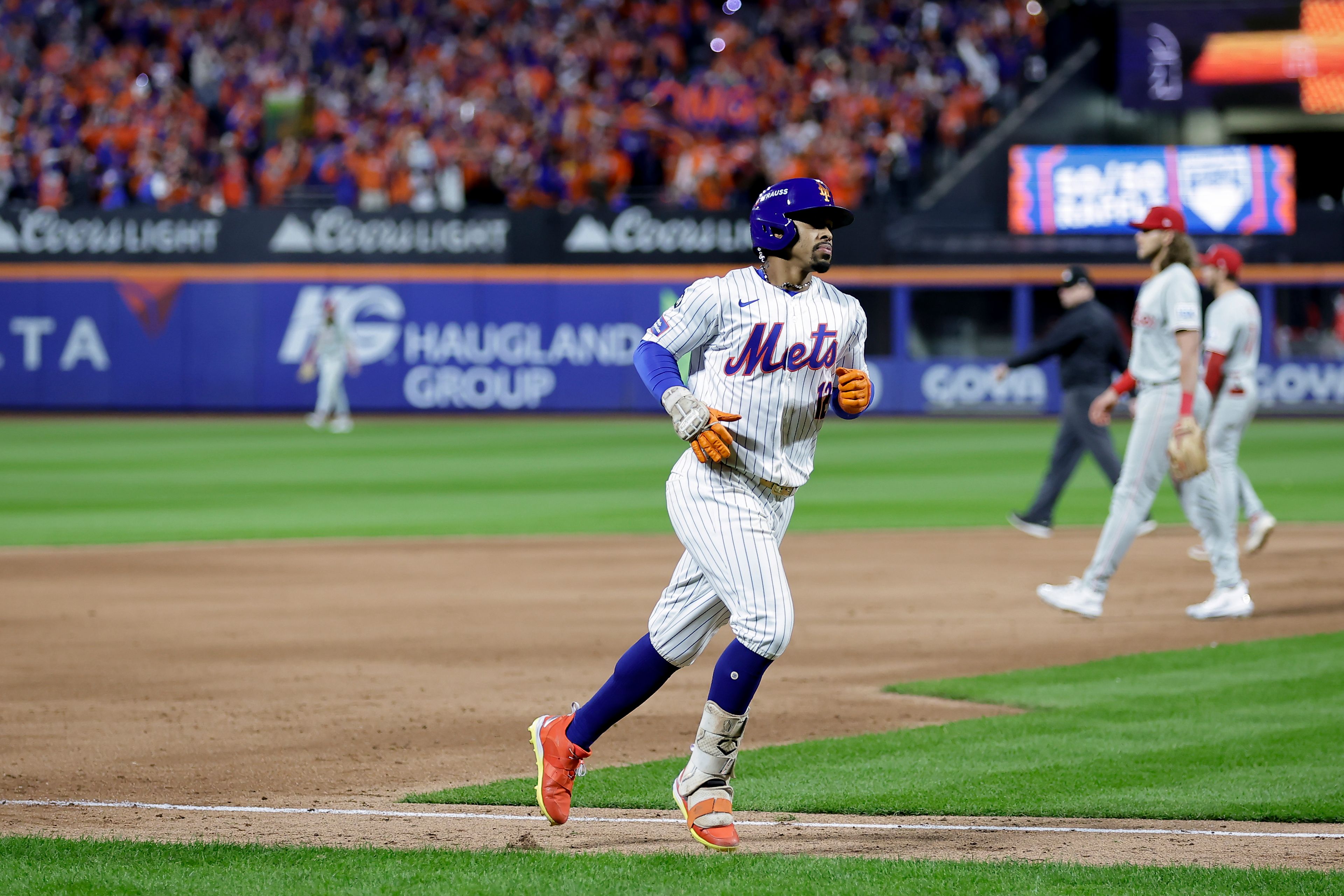 New York Mets shortstop Francisco Lindor (12) rounds the bases after hitting a grand slam home run against the Philadelphia Phillies during the sixth inning of Game 4 of the National League baseball playoff series, Wednesday, Oct. 9, 2024, in New York. (AP Photo/Adam Hunger)