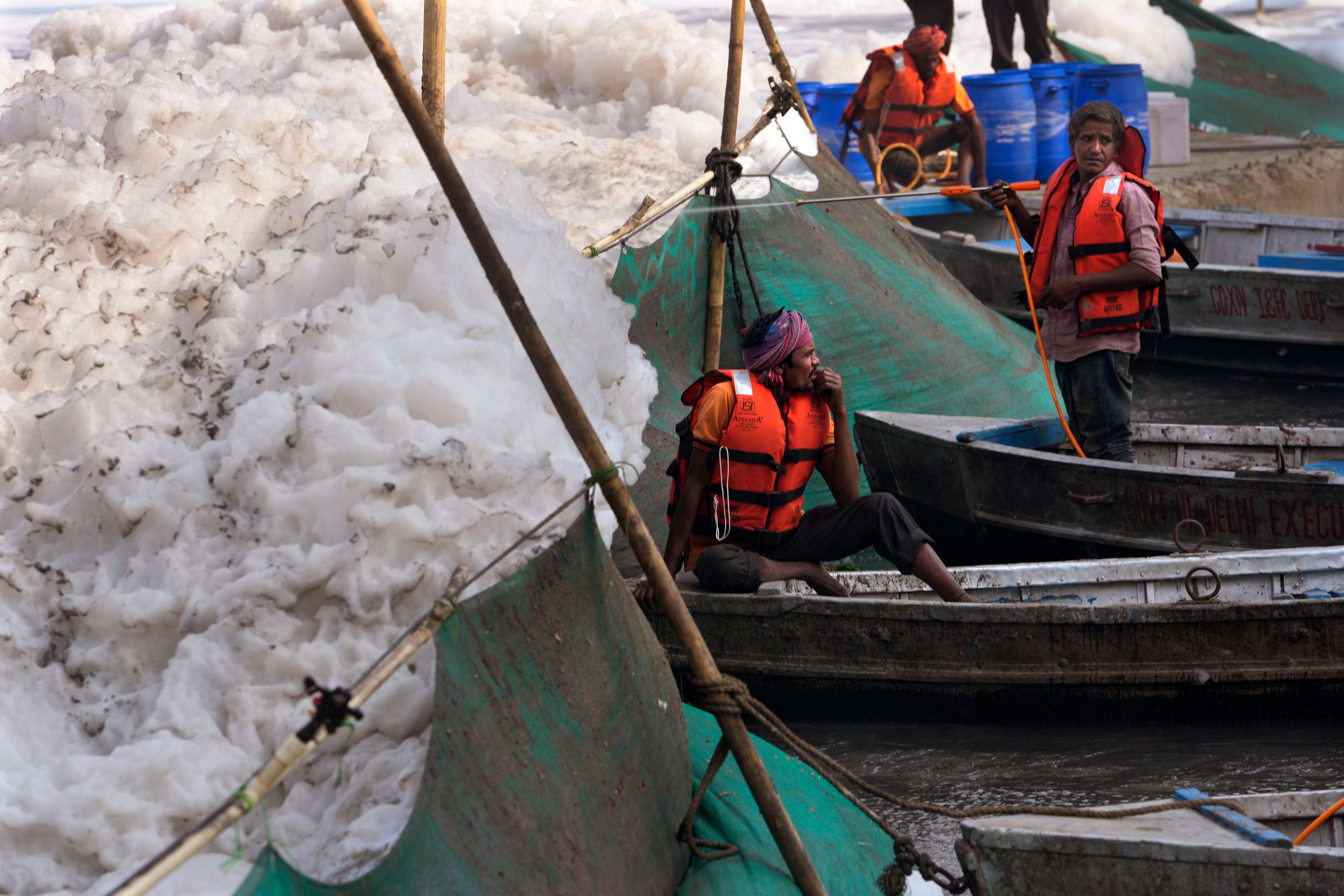 Workers for the Delhi Jal or water board engaged in cleaning the toxic foams in the river Yamuna in New Delhi, India, Tuesday, Oct. 29, 2024. (AP Photo/Manish Swarup)