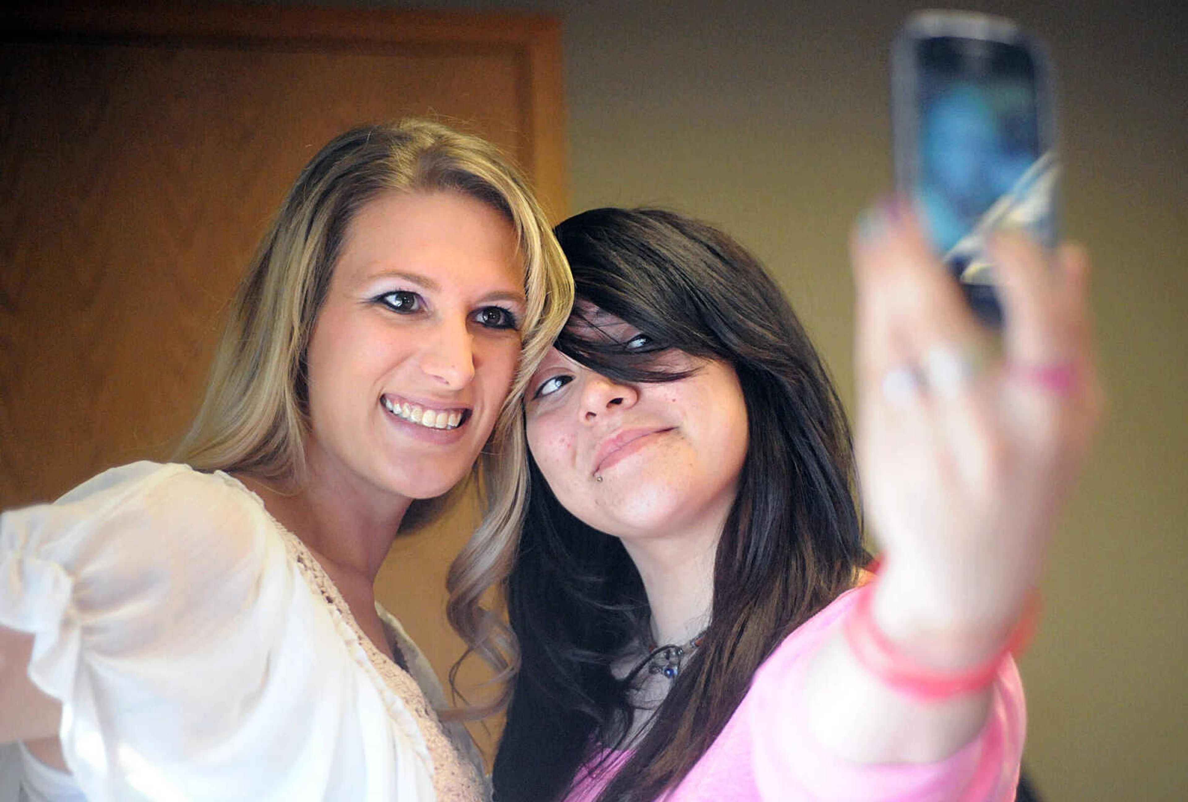 LAURA SIMON ~ lsimon@semissourian.com

Jessica, left, and Makala take a selfie together, Wednesday, Oct. 29, 2014, during the members of Gibson Recovery Center Inc.'s Vision House program beauty day. Consultants from Belladona Salon and Spa, Mary Kay, and Eye Candy gave the members a fresh look with an eyebrow threading, haircut and makeup session.