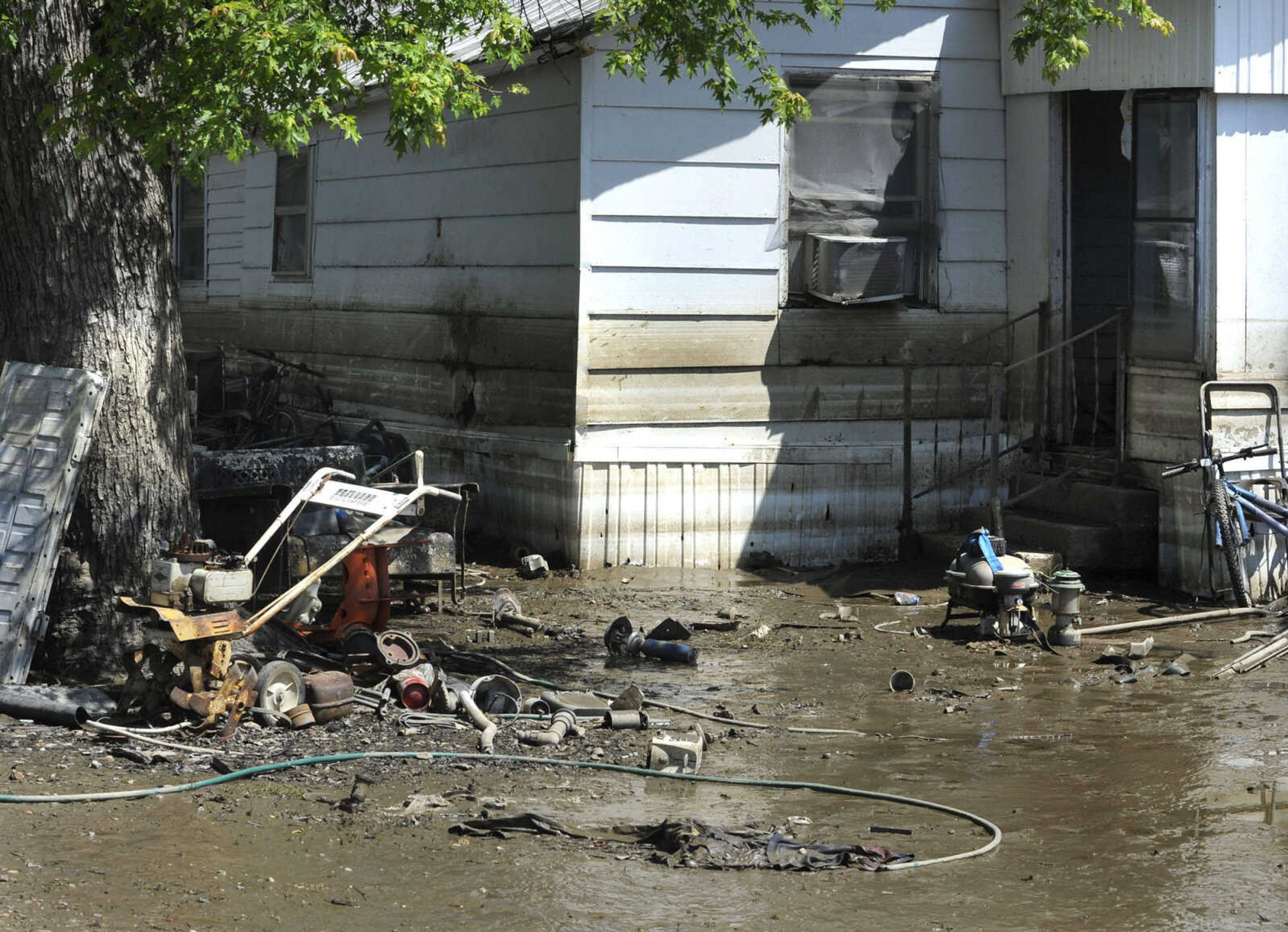 FRED LYNCH ~ flynch@semissourian.com
Mississippi River floodwaters are receding Sunday, May 8, 2011 in Commerce, Mo.