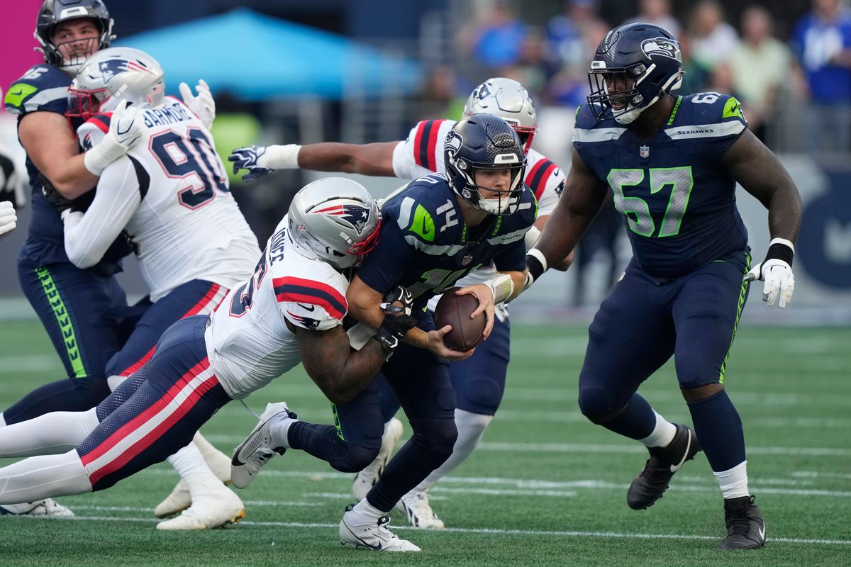 Photos of the NFL season opener, a rare Super Bowl rematch b...