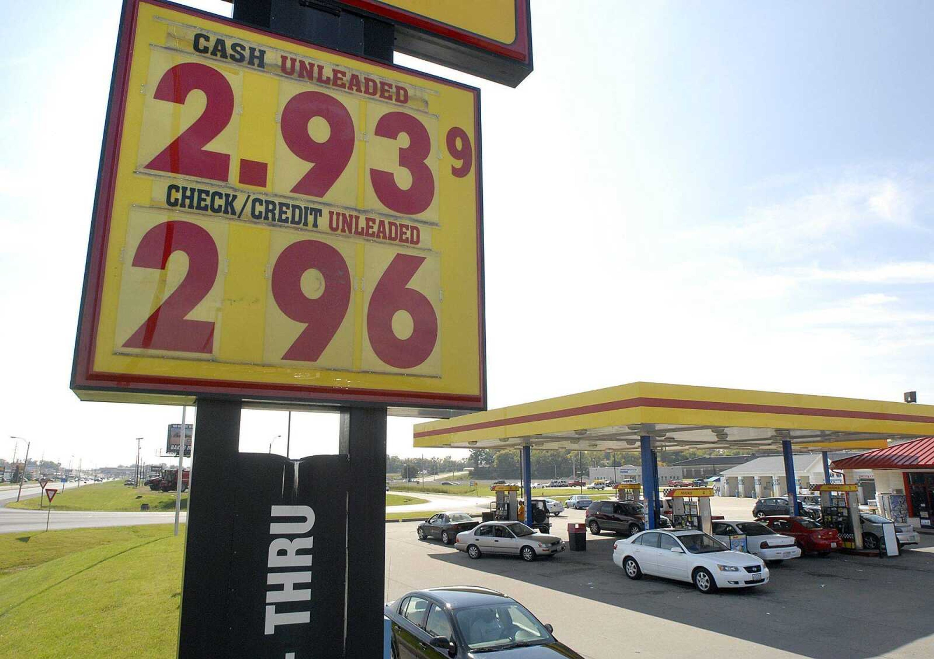 FRED LYNCH ~ flynch@semissourian.com
Motorists fill up with gasoline below $3 a gallon Friday at Huck's on South Kingshighway.