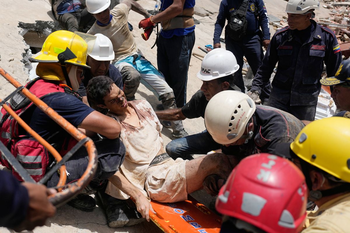 Venezuelans take search for missing into own hands as earthquake death toll climbs