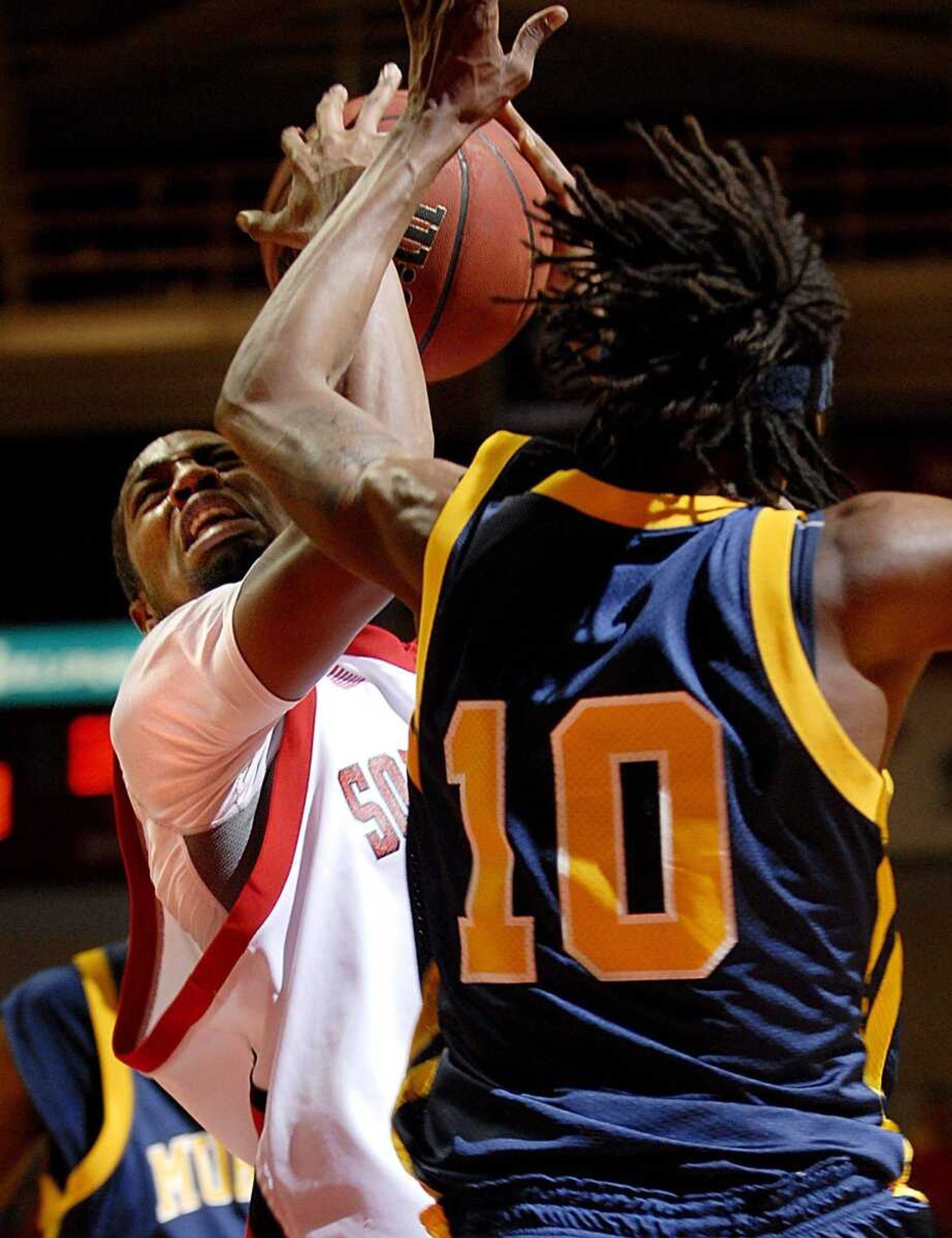 Southeast Missouri State's Roderick Pearson was fouled on a shot by Murray State's Kevin Thomas during the first half Monday at the Show Me Center. (Aaron Eisenhauer)