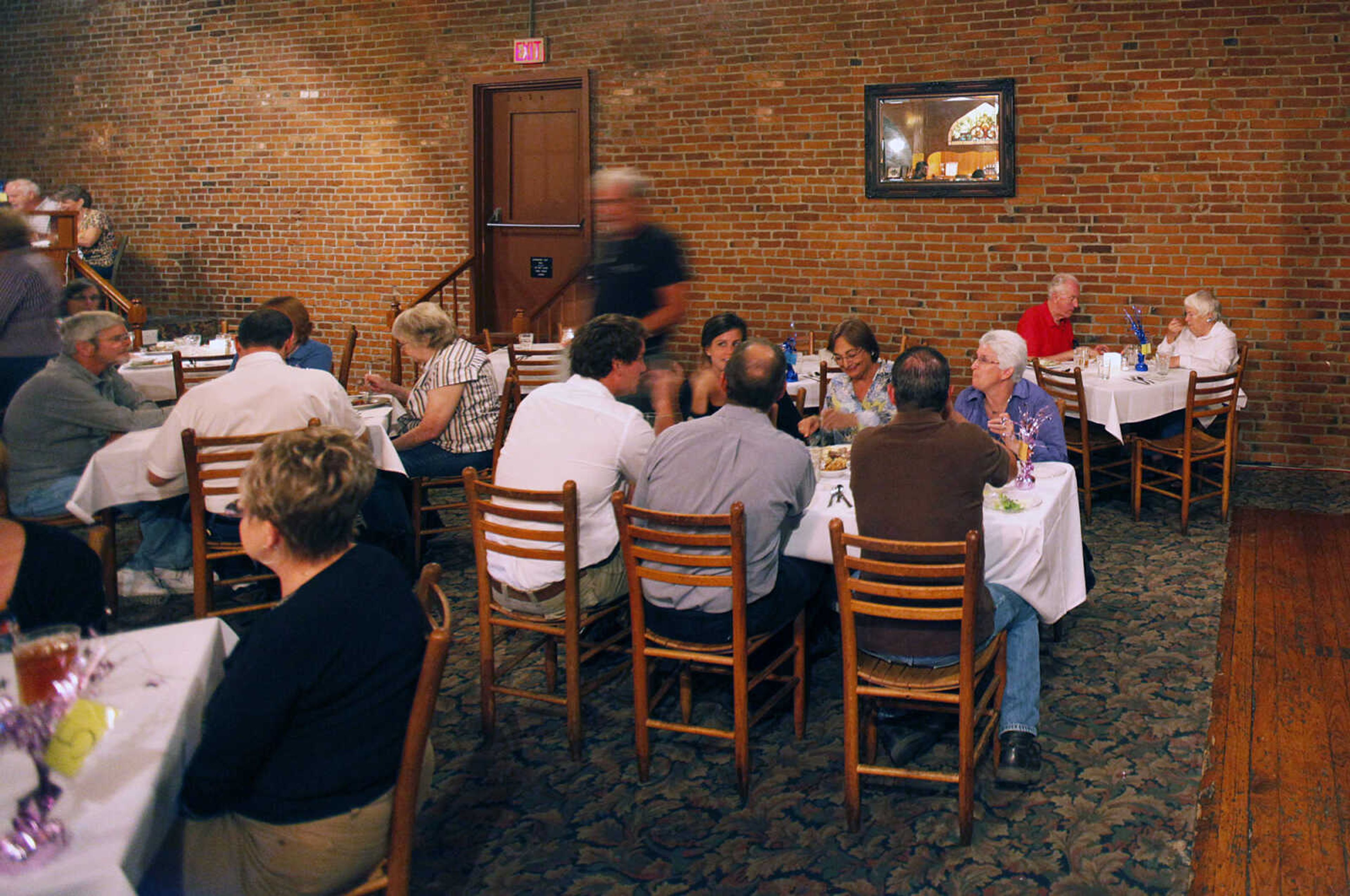 CHRIS MACKLER ~ photos@semissourian.com

Patrons dine before the River City Players production of "Panic" held as a dinner theater at Port Cape Girardeau's River City Yacht Club on Saturday, Sept. 4, 2010.