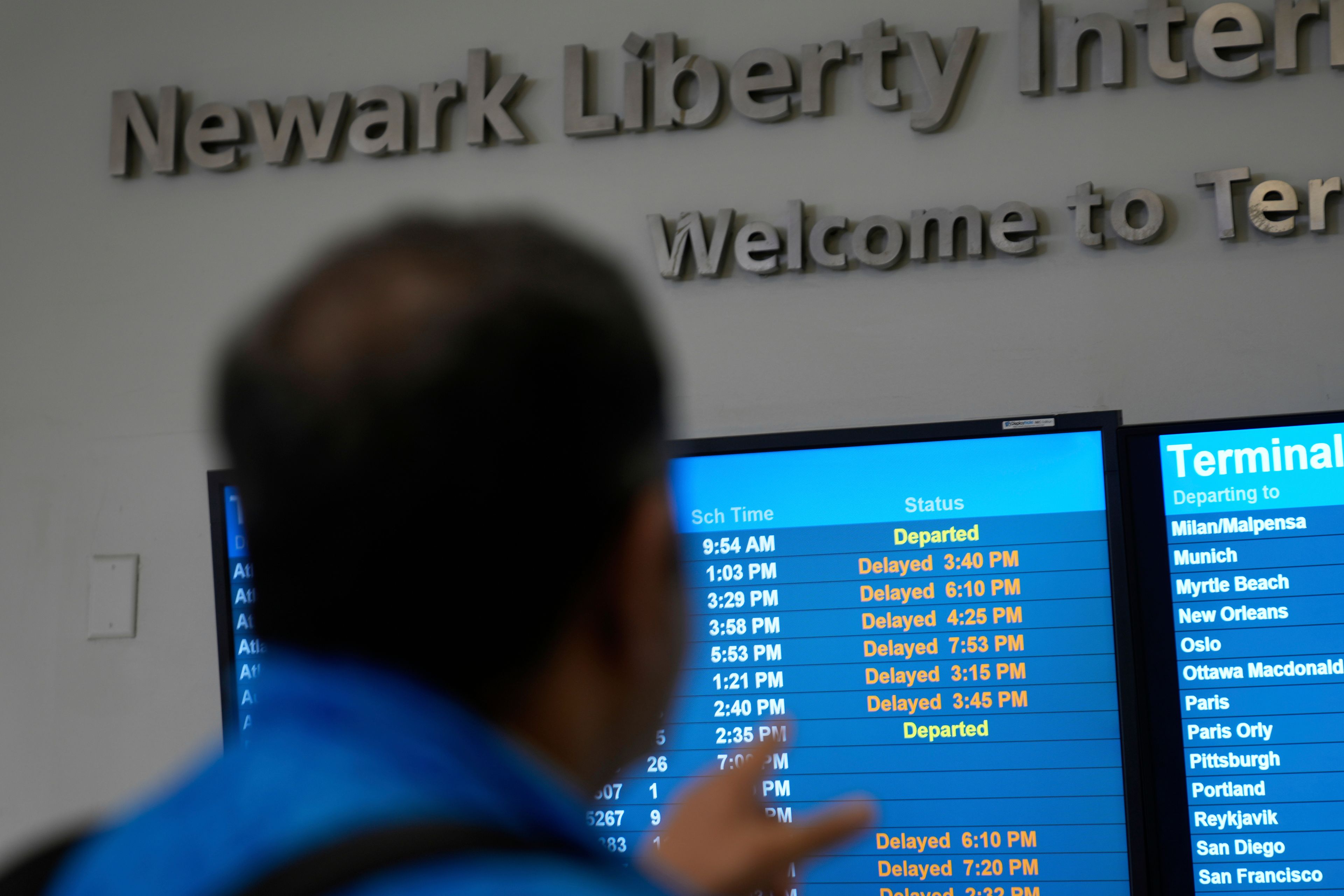 What to know about flight delays and cancellations at Newark airport