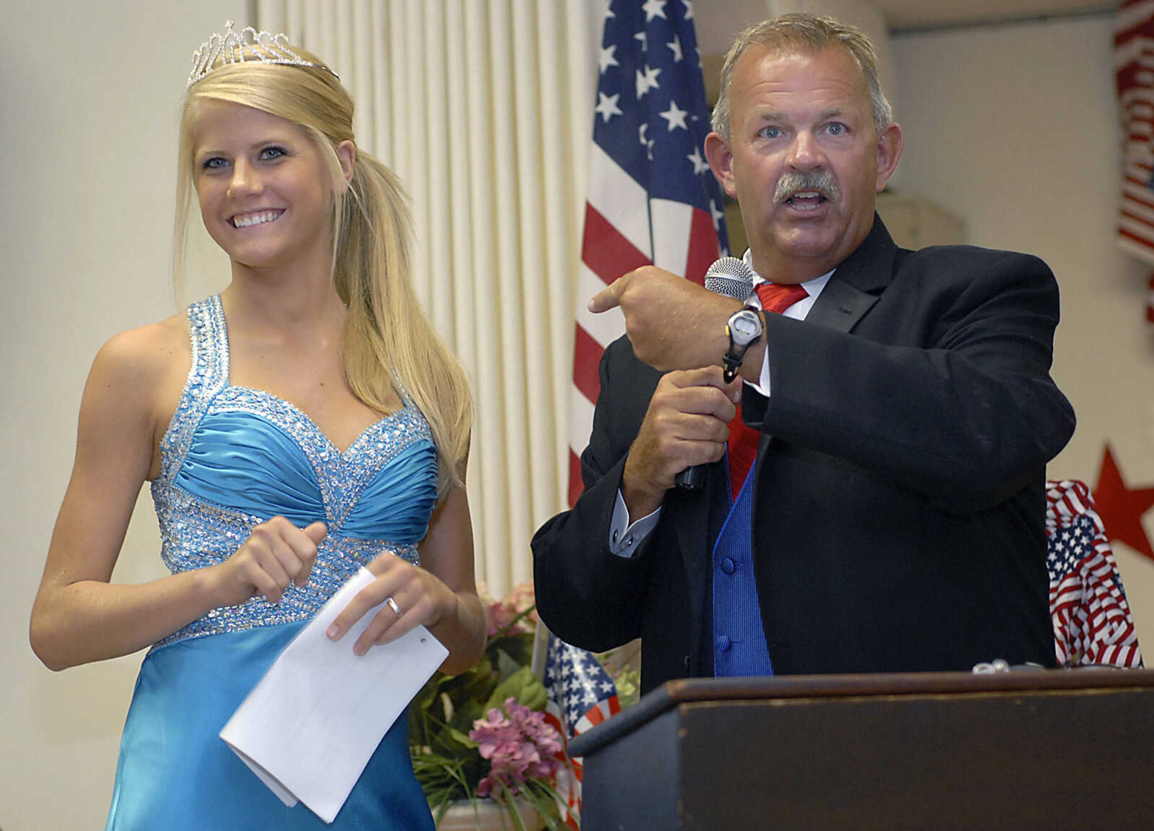 KIT DOYLE ~ kdoyle@semissourian.com
Retiring Miss Homecomers Queen Laurie Clippard and Kirk Williams at the 2009 Jackson Miss Homecomers Queen Pageant.