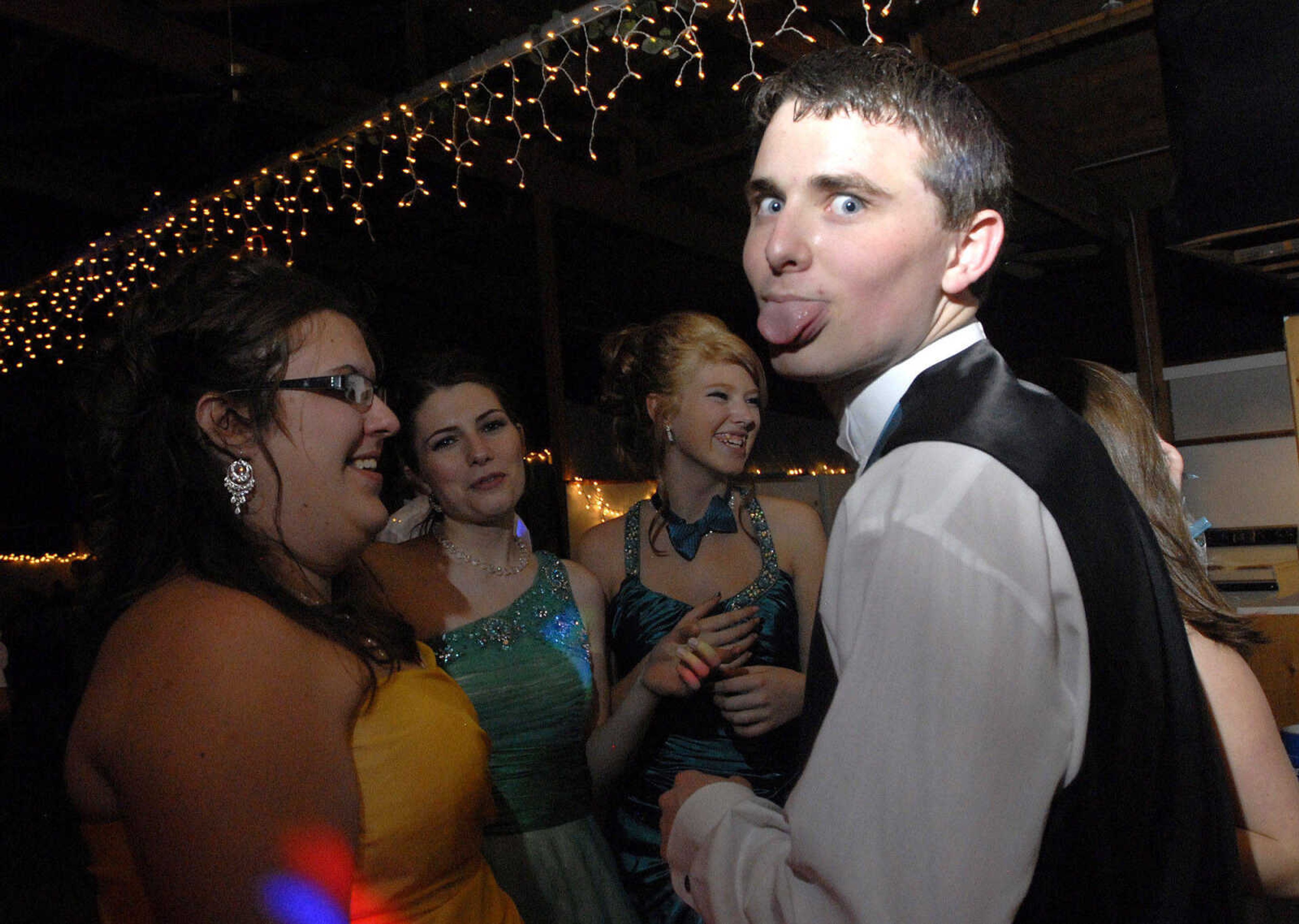 LAURA SIMON~lsimon@semissourian.com
Meadow Heights' prom "A Night to Remember" was held Saturday, April 30, 2011 at Deerfield Lodge.