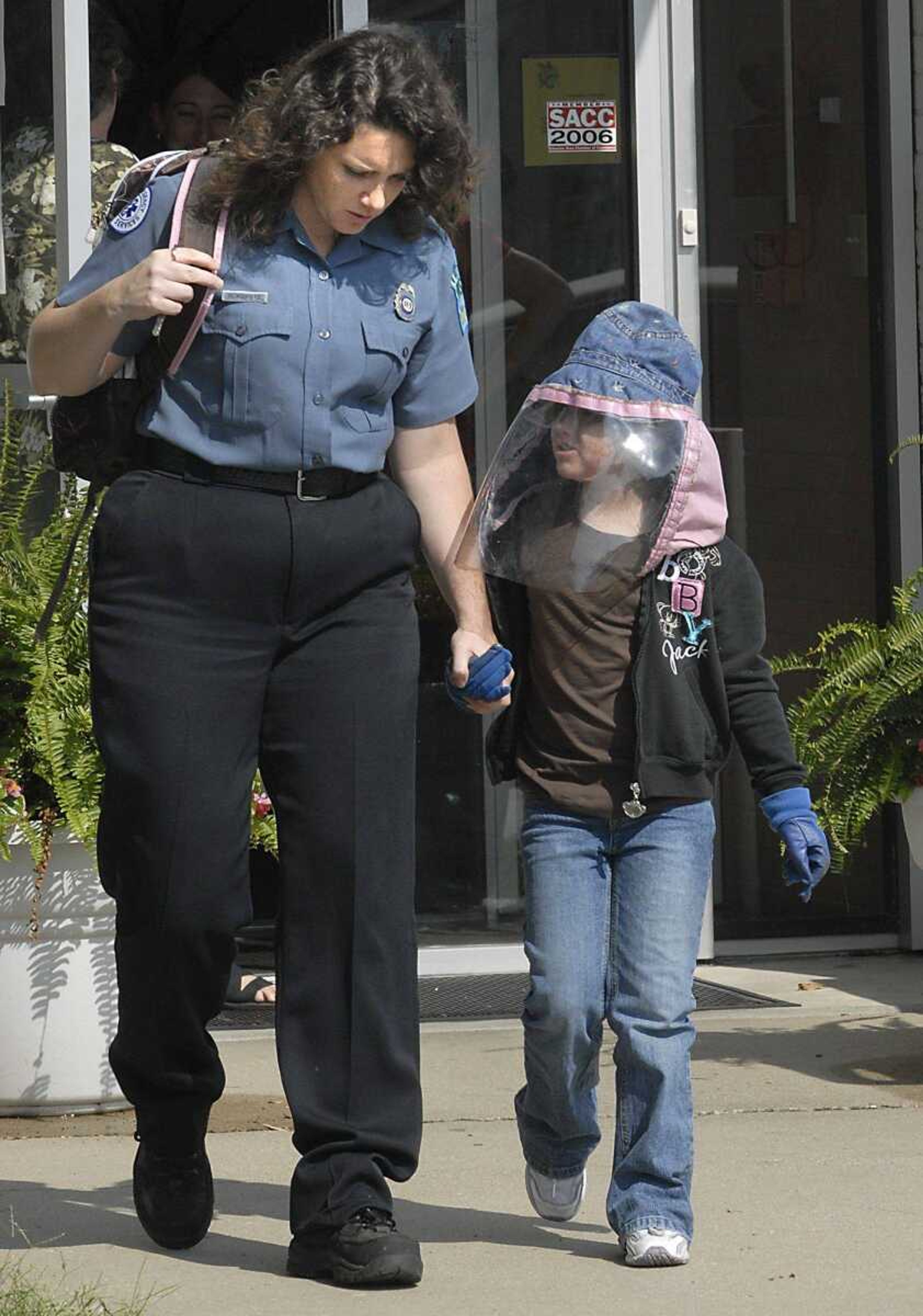 FRED LYNCH ~ flynch@semissourian.com
Kim Beardslee picks up her daughter, Graycen, from school in Sikeston, Mo. Graycen must wear protective clothing outdoors to shield her from the sun because she has a rare skin condition, xeroderma pigmentosum.