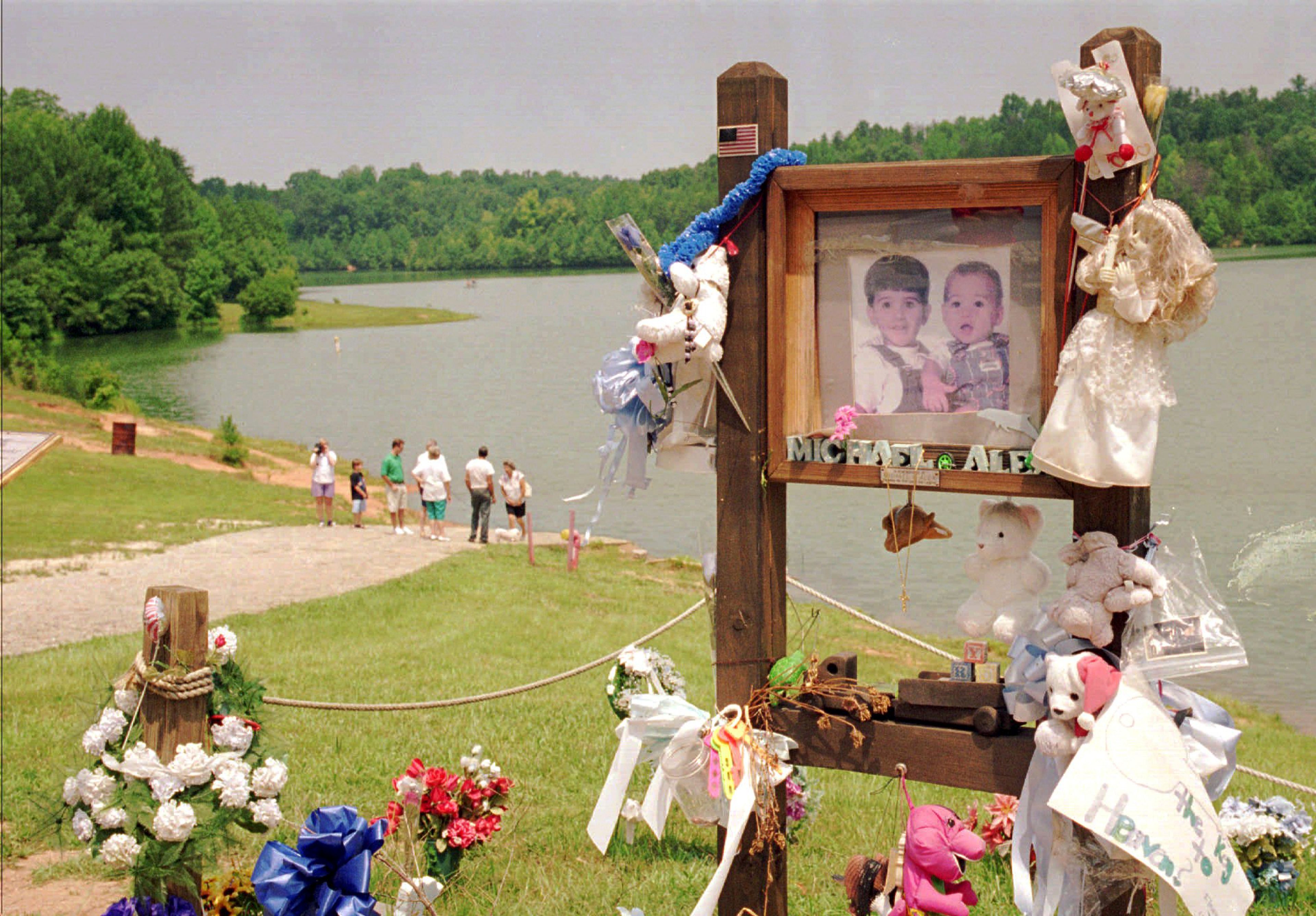 FILE - In a July 9, 1995 file photo, visitors walk down the ramp where Alex and Michael Smith were drowned in a car in 1994 in Union, S.C., by their mother, Susan Smith. (AP Photo/Lou Krasky, File)