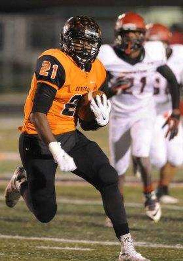 Central's Braion Owens carries the ball against Sikeston in the second quarter of the Class 4 District 1 semifinals Friday, Oct. 31, 2014 at Central. (Glenn Landberg)