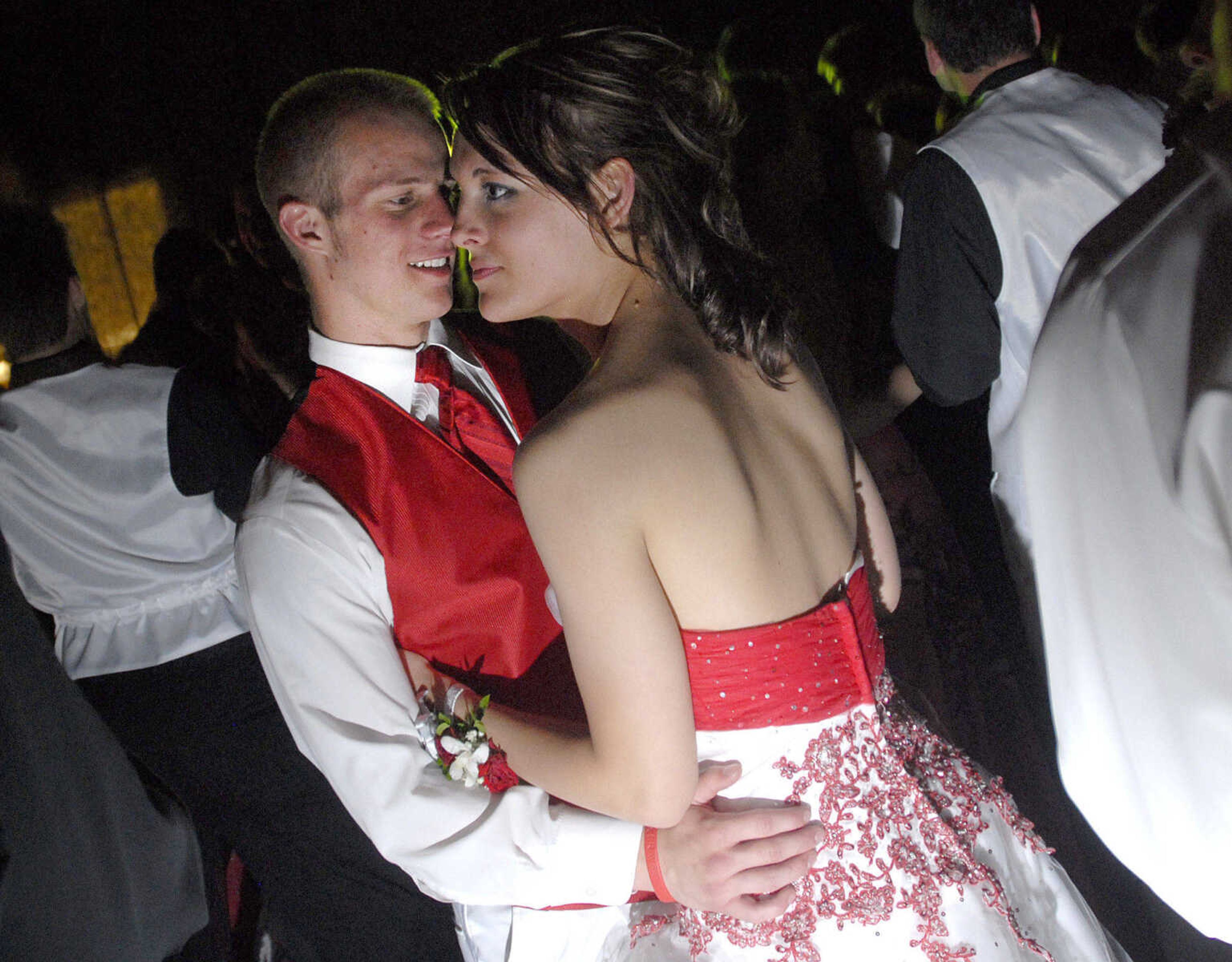 LAURA SIMON~lsimon@semissourian.com
Jackson High School Prom Saturday, May 8, 2010.