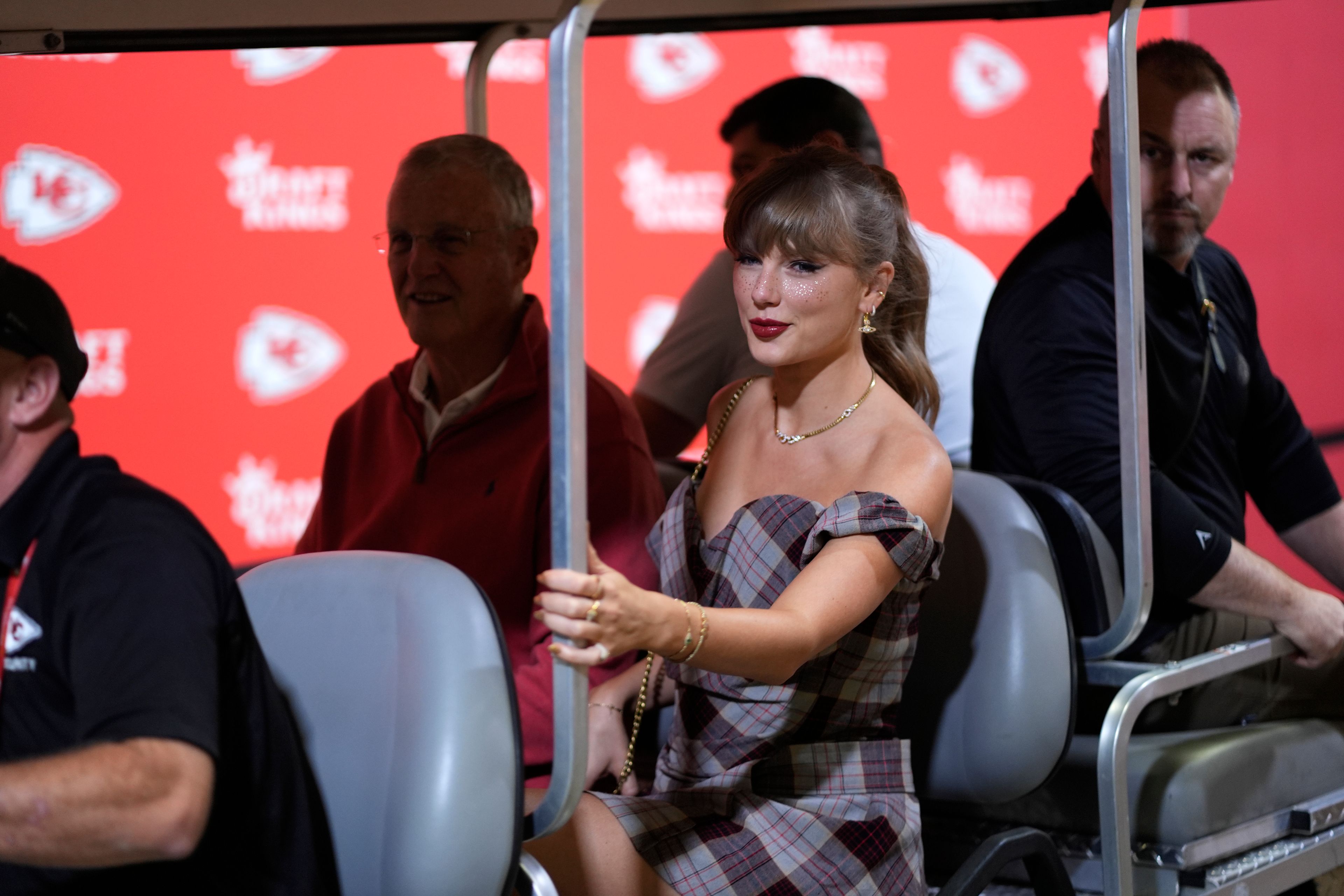 Taylor Swift arrives before the start of an NFL football game between the Kansas City Chiefs and the New Orleans Saints Monday, Oct. 7, 2024, in Kansas City, Mo. (AP Photo/Charlie Riedel)