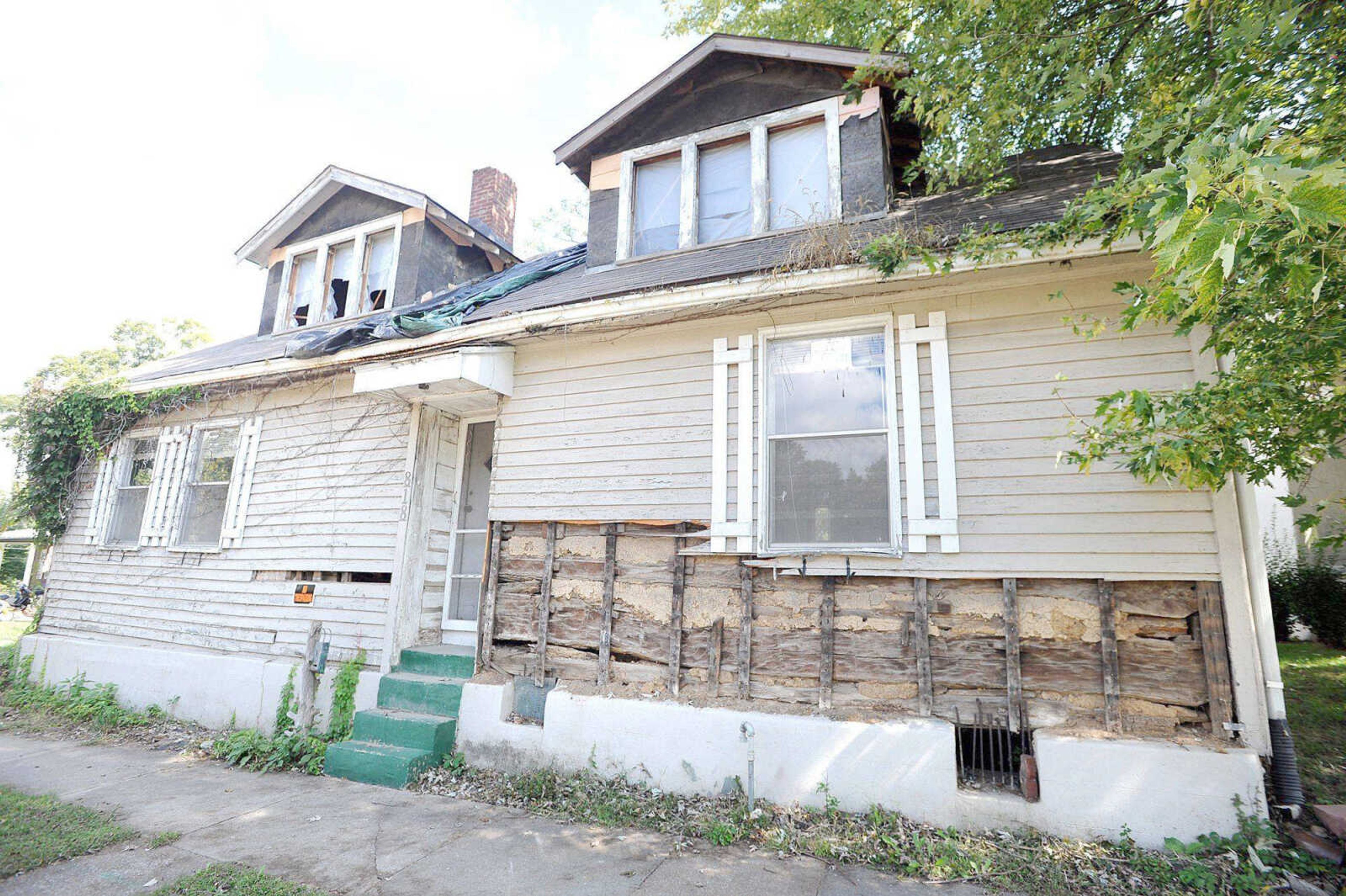 The log cabin house at 818 Fountain Street, as seen Thursday, Oct. 10, 2013, has been condemned by the city of Cape Girardeau. (Laura Simon)