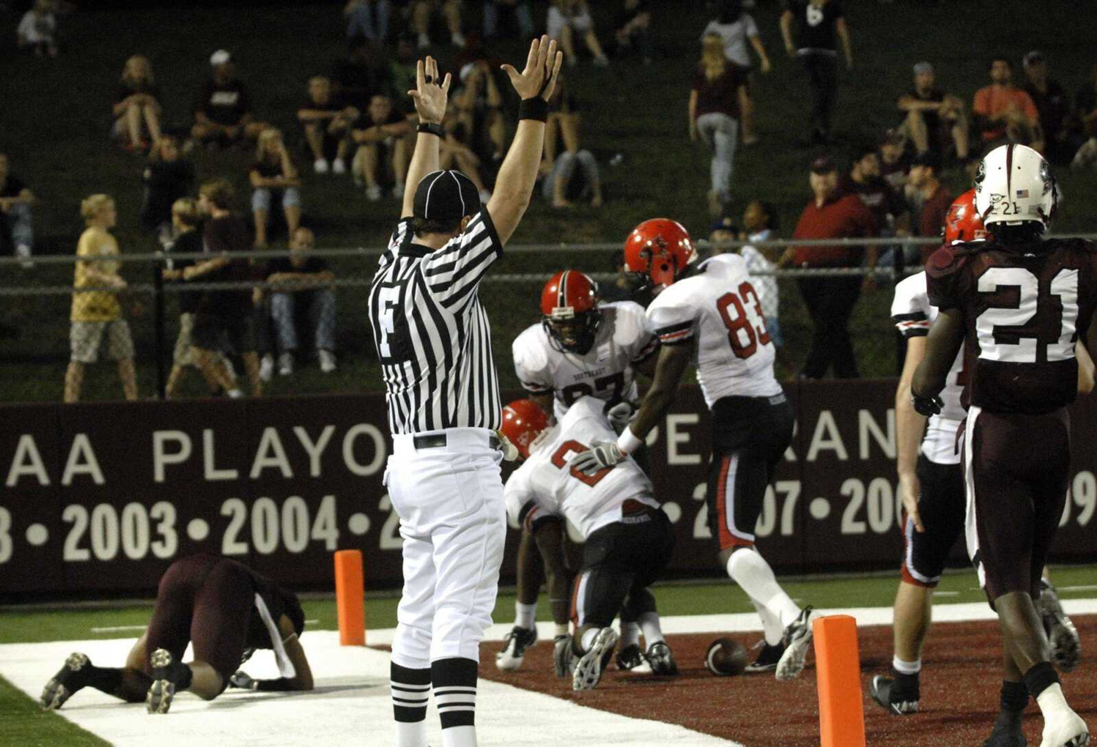 Southeast Missouri State's Henry Harris scores the winning touchdown against Southern Illinois Saturday, Sept. 18, 2010 at Carbondale, Ill. (Fred Lynch)