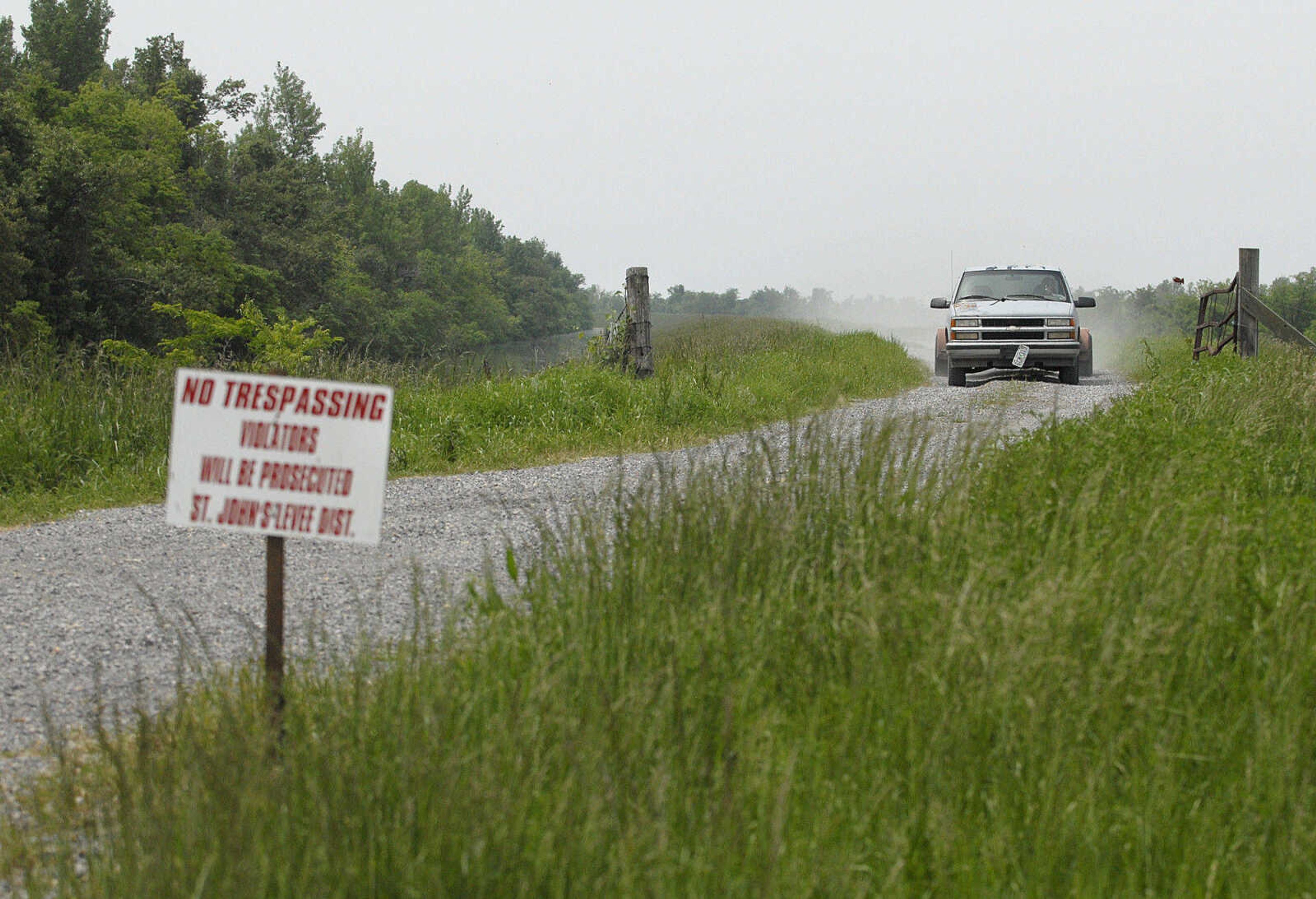 LAURA SIMON~lsimon@semissourian.com
A truck hauls away items from along the floodway in Mississippi County Monday, May 9, 2011.