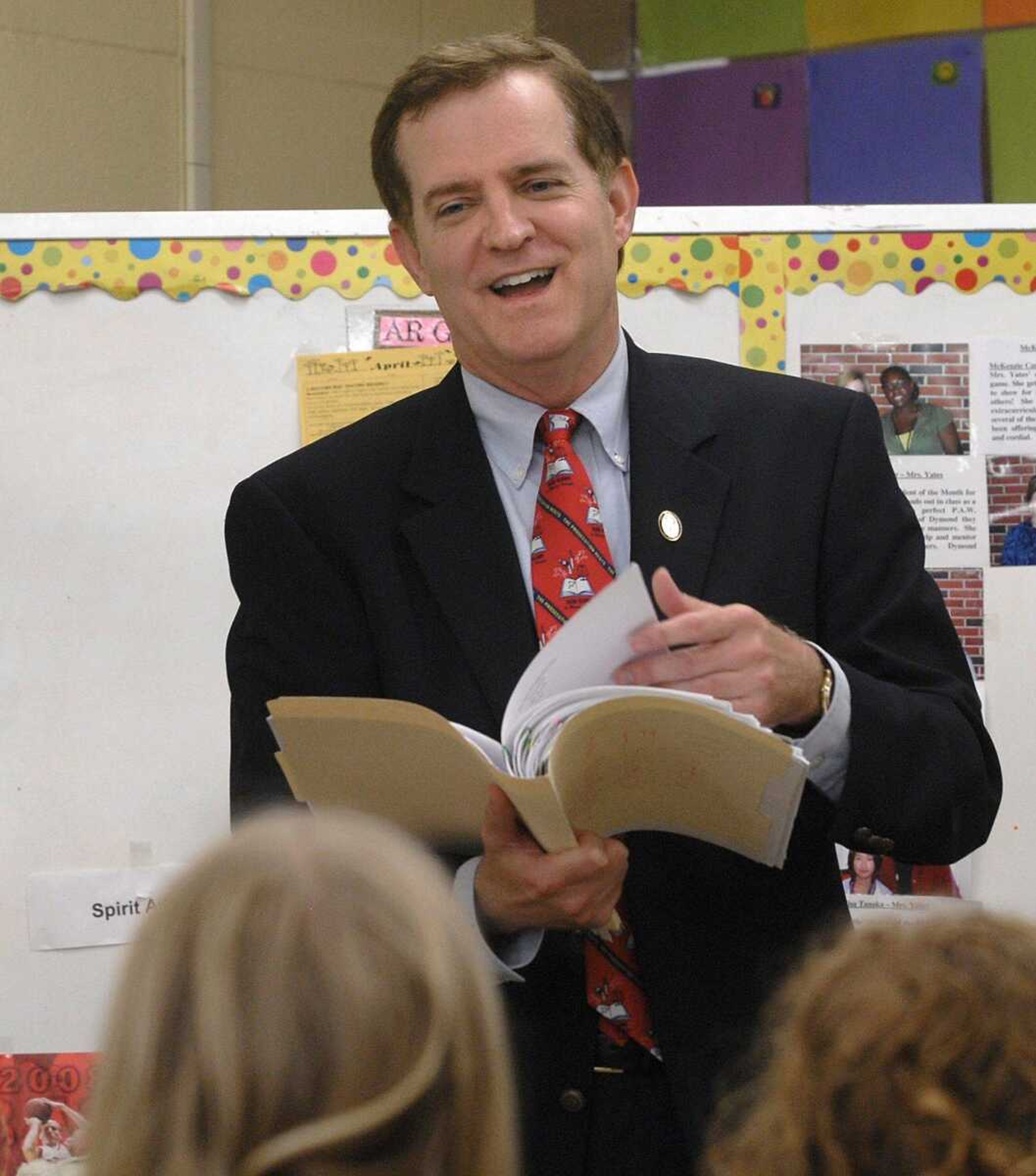 Morley Swingle reads excerpts of mystery stories written by students at Central Middle School. (FRED LYNCH ~ flynch@semissourian.com)