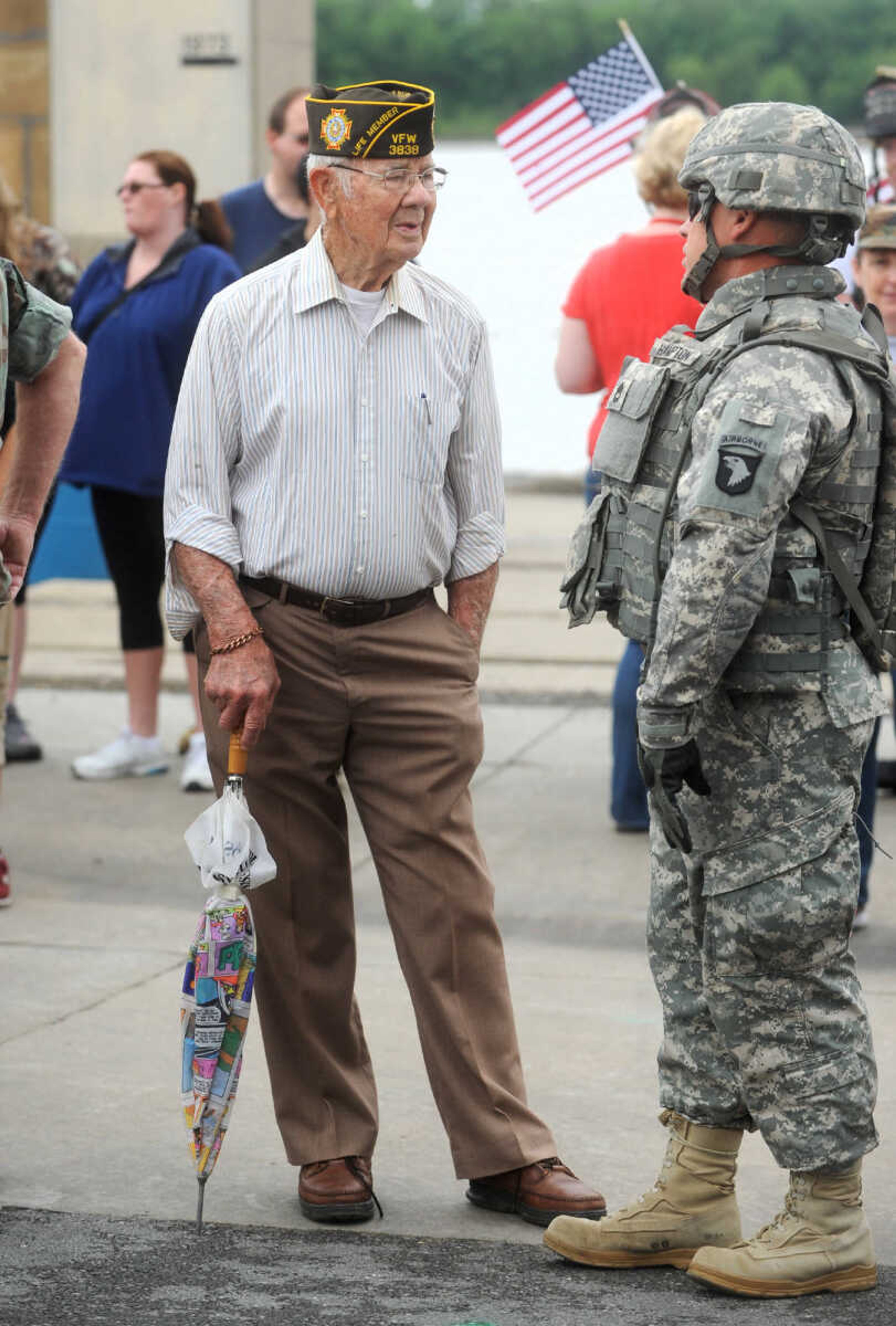 LAURA SIMON ~ lsimon@semissourian.com

Floyd Smith, left, speaks with Matt Hampton before the first ever Carry the Load event, Monday, May 25, 2015, in Cape Girardeau.