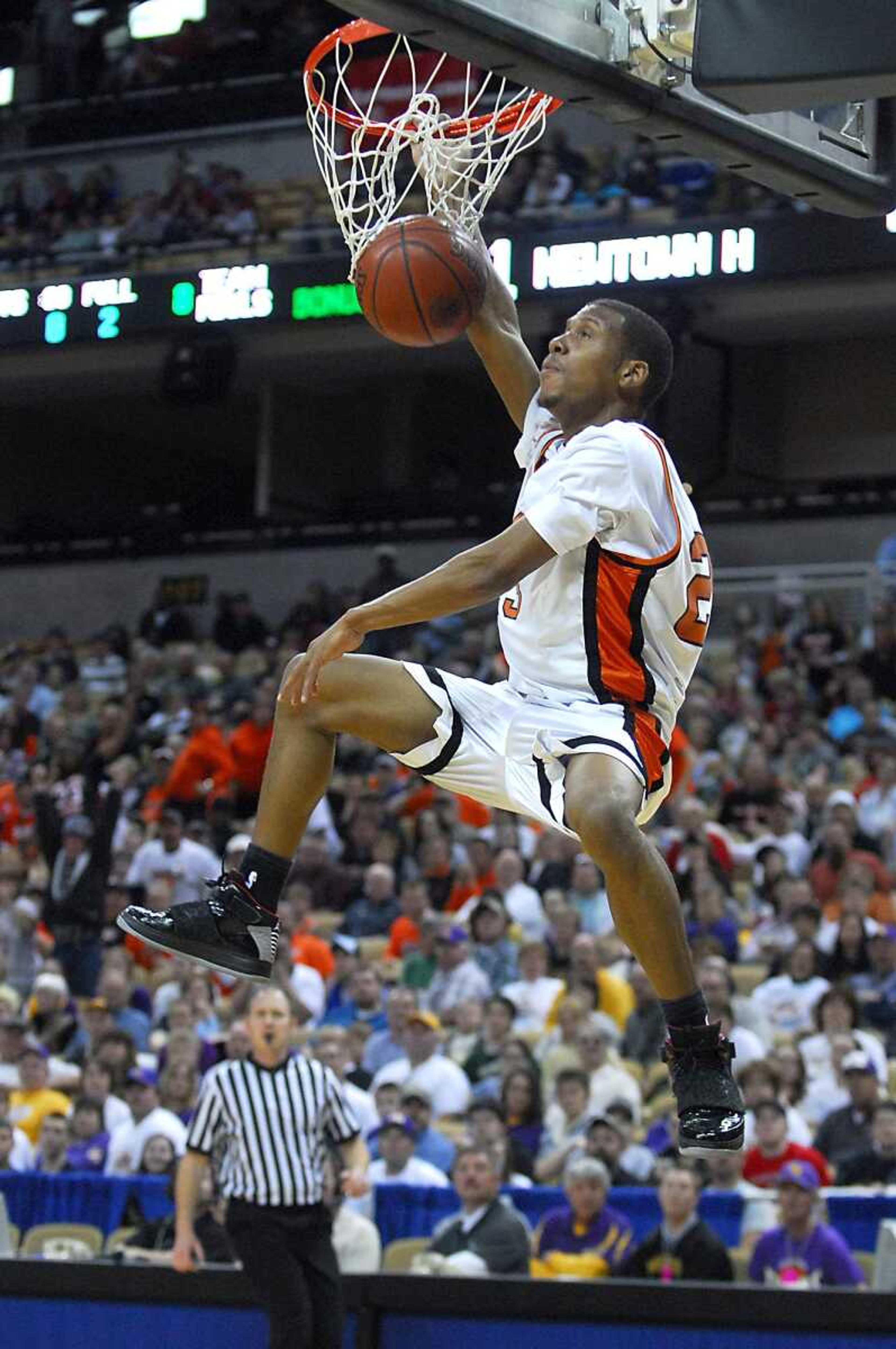 KIT DOYLE ~ kdoyle@semissourian.com
Braves senior Drew Thomas dunks Saturday, March 21, 2009, in the Class 1 state championship at Mizzou Arena in Columbia.  Thomas finished with 29 points.