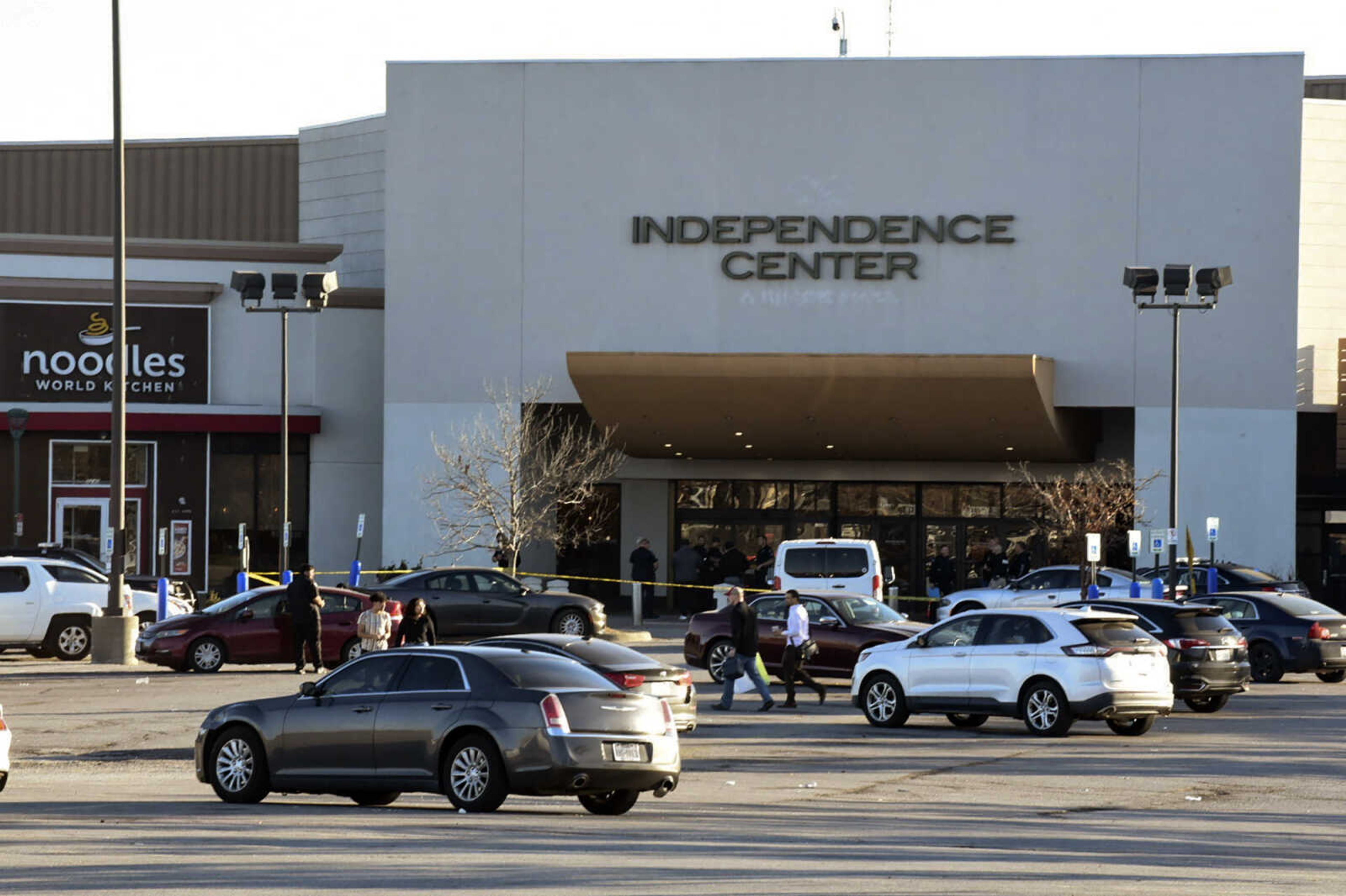 Police investigate a shooting at the Independence Center mall in Independence, Mo., Friday, Nov. 10, 2023. (Bill Lukitsch/The Kansas City Star via AP)