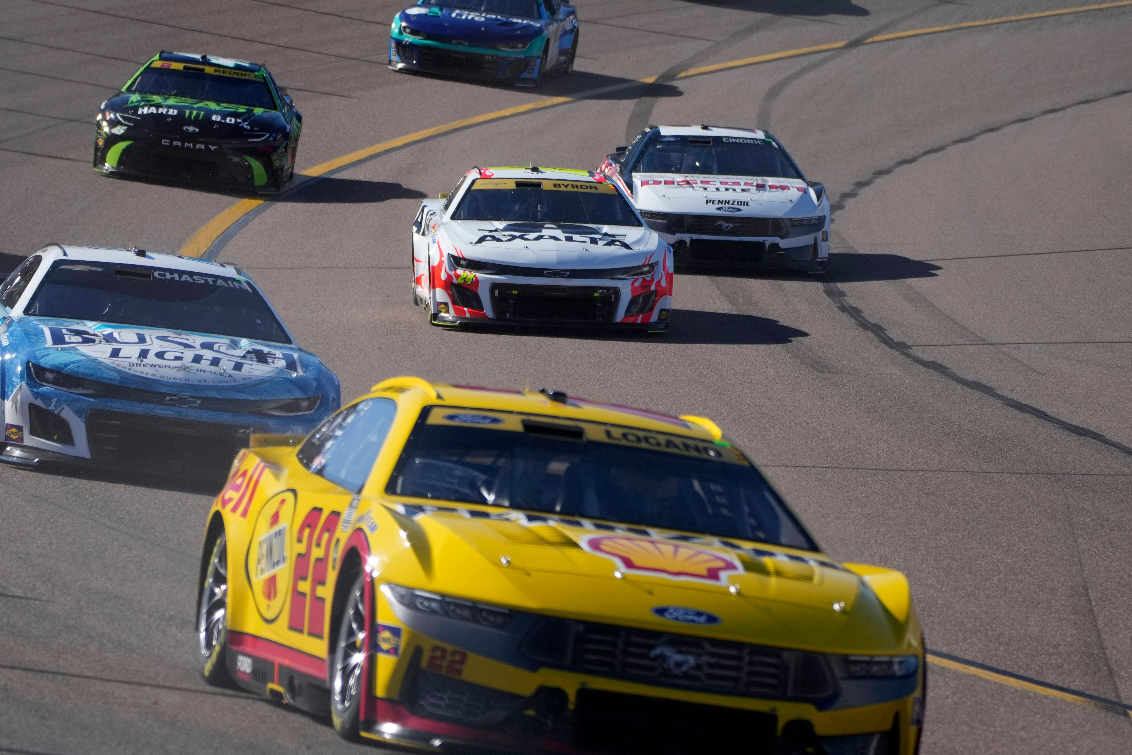 William Byron drives during a NASCAR Cup Series Championship auto race at Phoenix Raceway, Sunday, Nov. 10, 2024, in Avondale, Ariz. (AP Photo/John Locher)