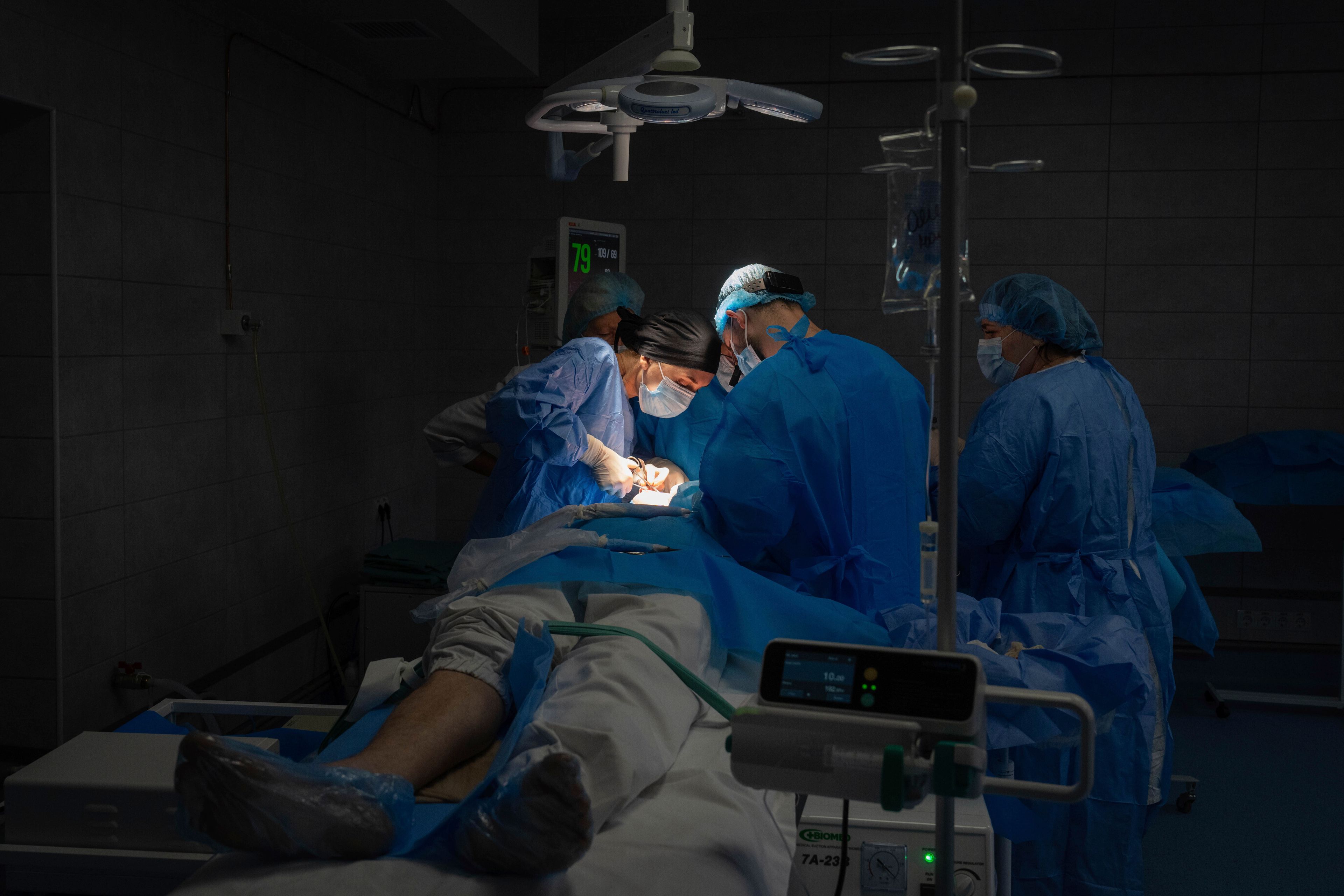 Maxillofacial department head Vladyslava Friz, left, operates on a wounded soldier at a hospital in Chernihiv, Ukraine, Monday, Nov. 11, 2024. (AP Photo/Efrem Lukatsky)