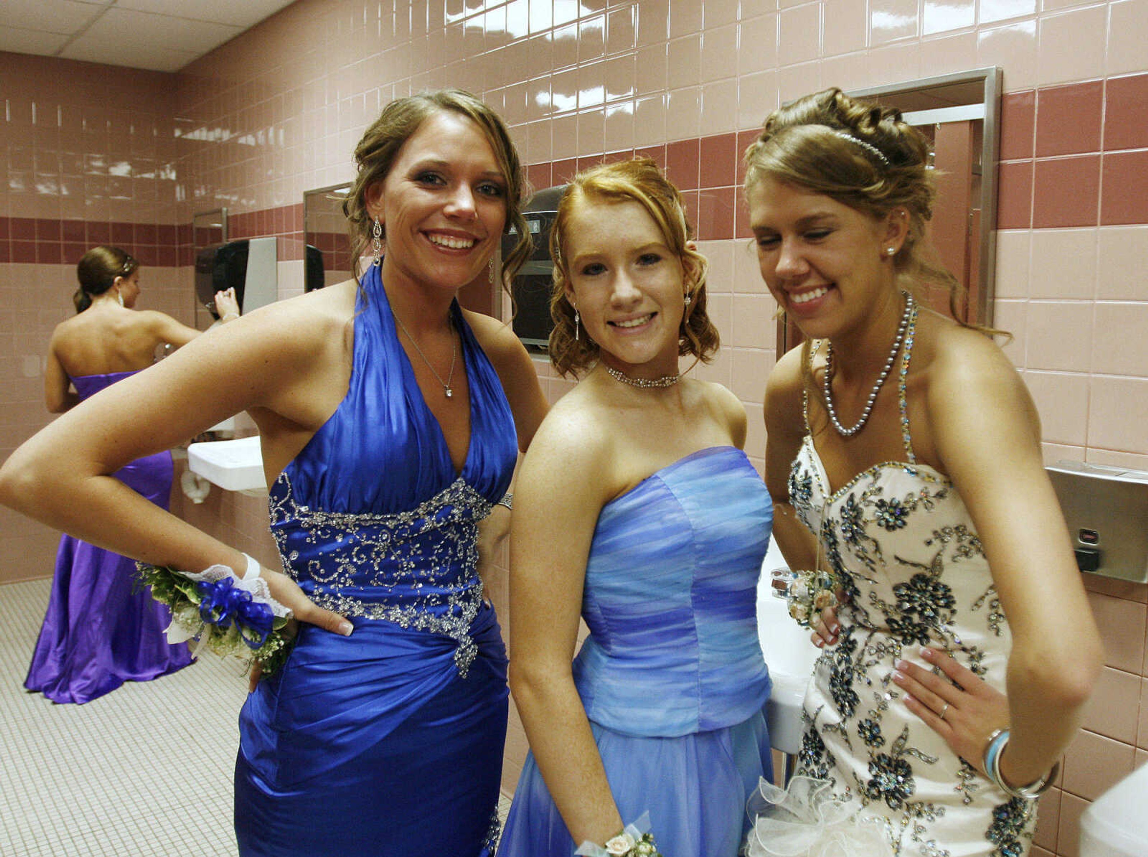 ELIZABETH DODD ~ edodd@semissourian.com
Photos from the 2009 Jackson High School Prom May 9 at the Osage Center.