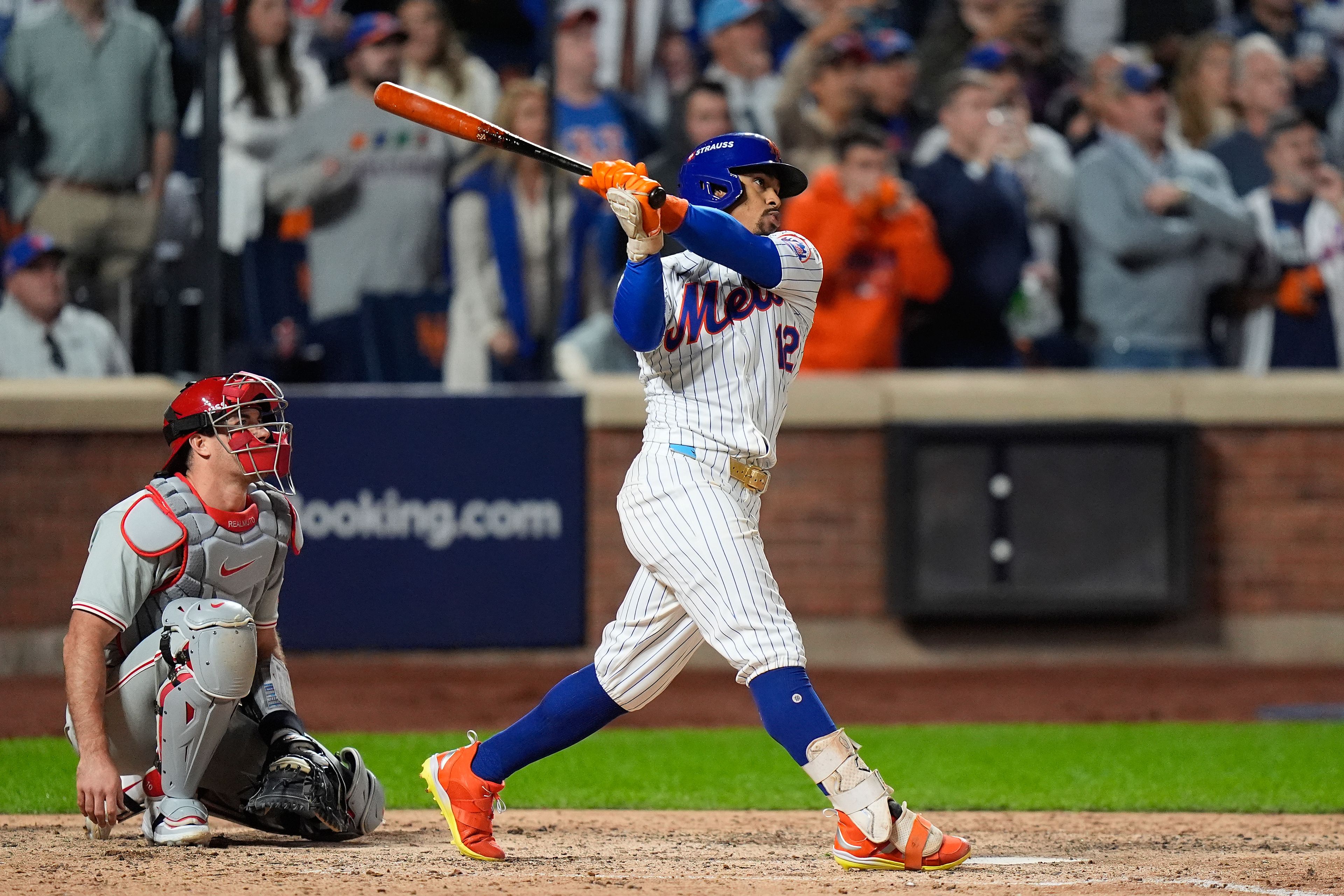 Lindor's grand slam sends Mets into NLCS with 4-1 win over Phillies in Game 4 of NLDS