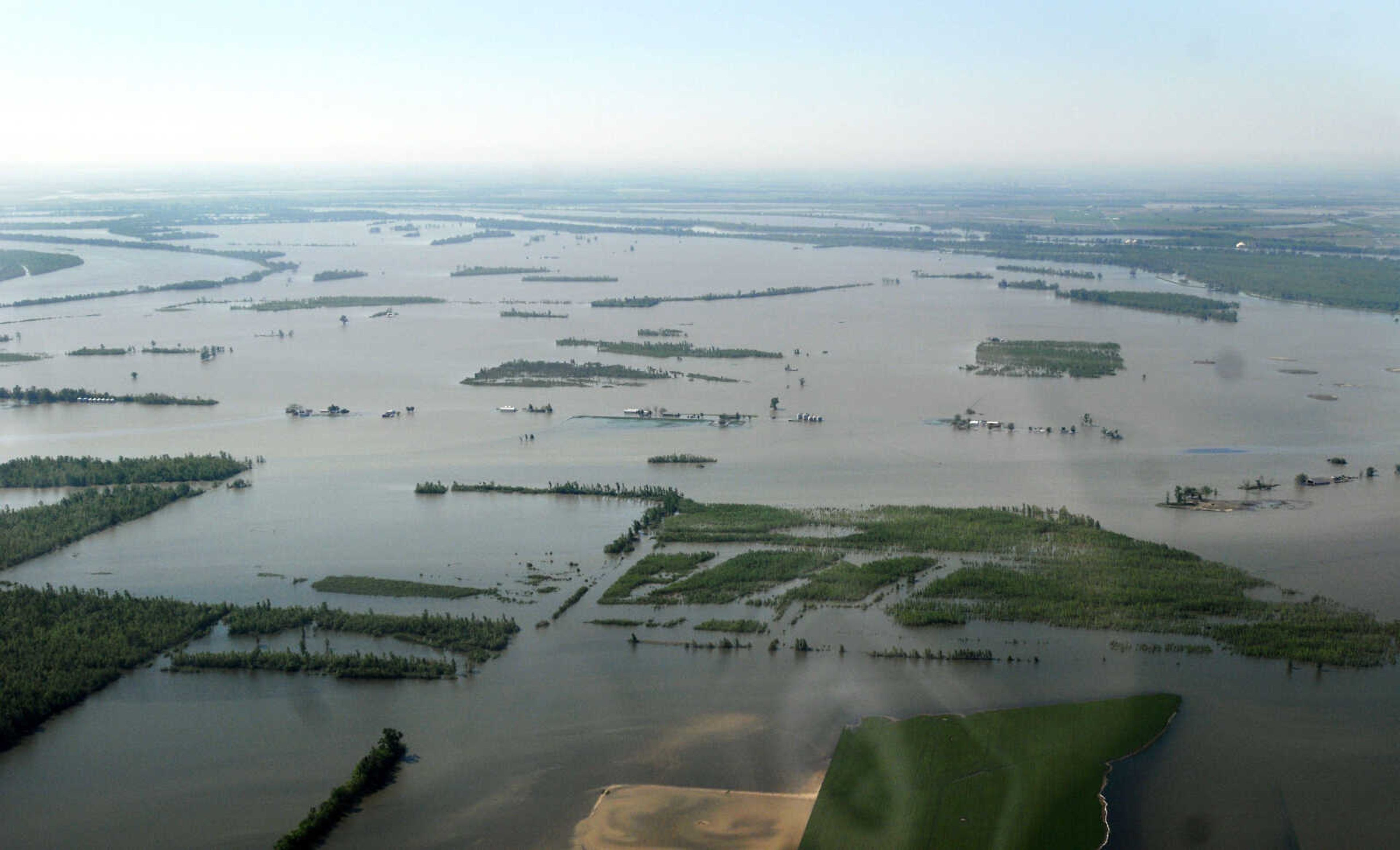 KRISTIN EBERTS ~ keberts@semissourian.com

Floodwater drowns the farmland south of Horseshoe Lake near Willard, Ill., on Thursday, April 28, 2011.