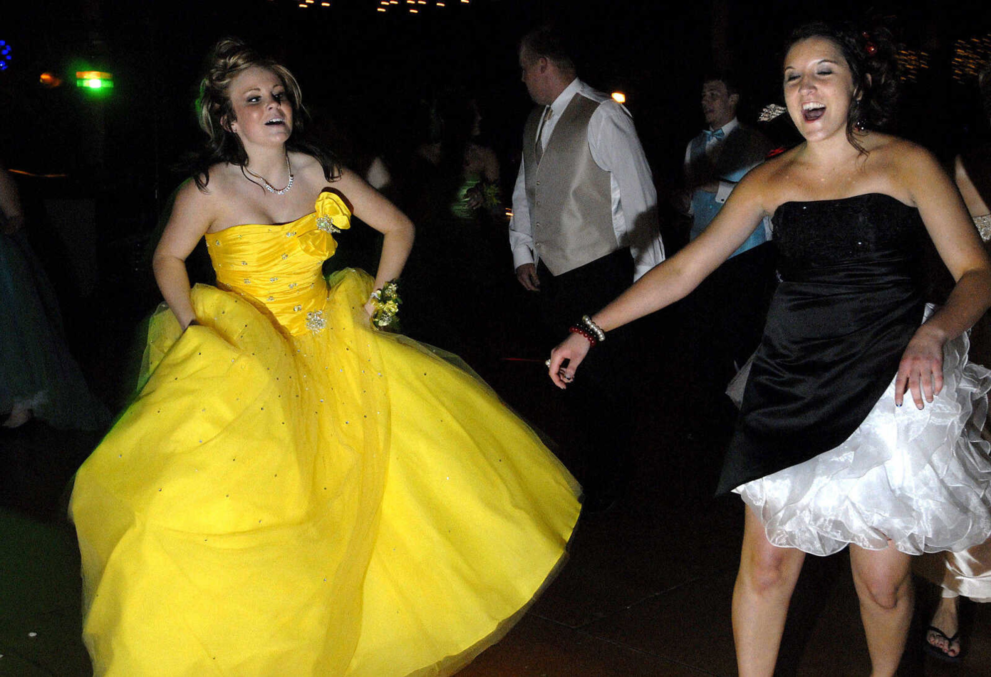 LAURA SIMON~lsimon@semissourian.com
Meadow Heights' prom "A Night to Remember" was held Saturday, April 30, 2011 at Deerfield Lodge.