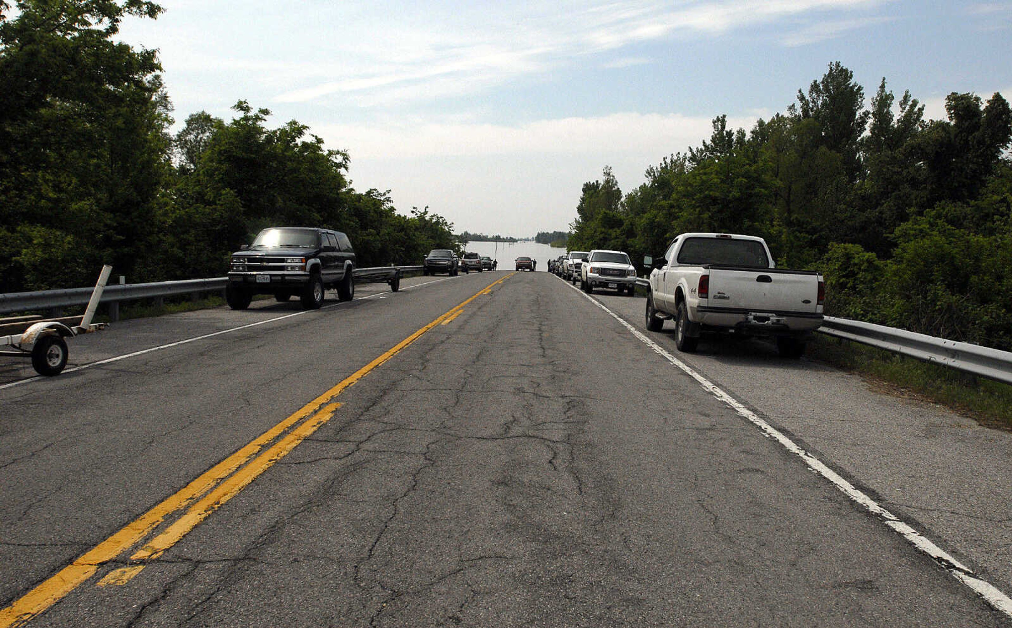 LAURA SIMON~lsimon@semissourian.com
Trucks and boat trailers line up on Highway 102 in Mississippi County Monday, May 9, 2011 as land owners were allowed to check on their properties in the floodway.