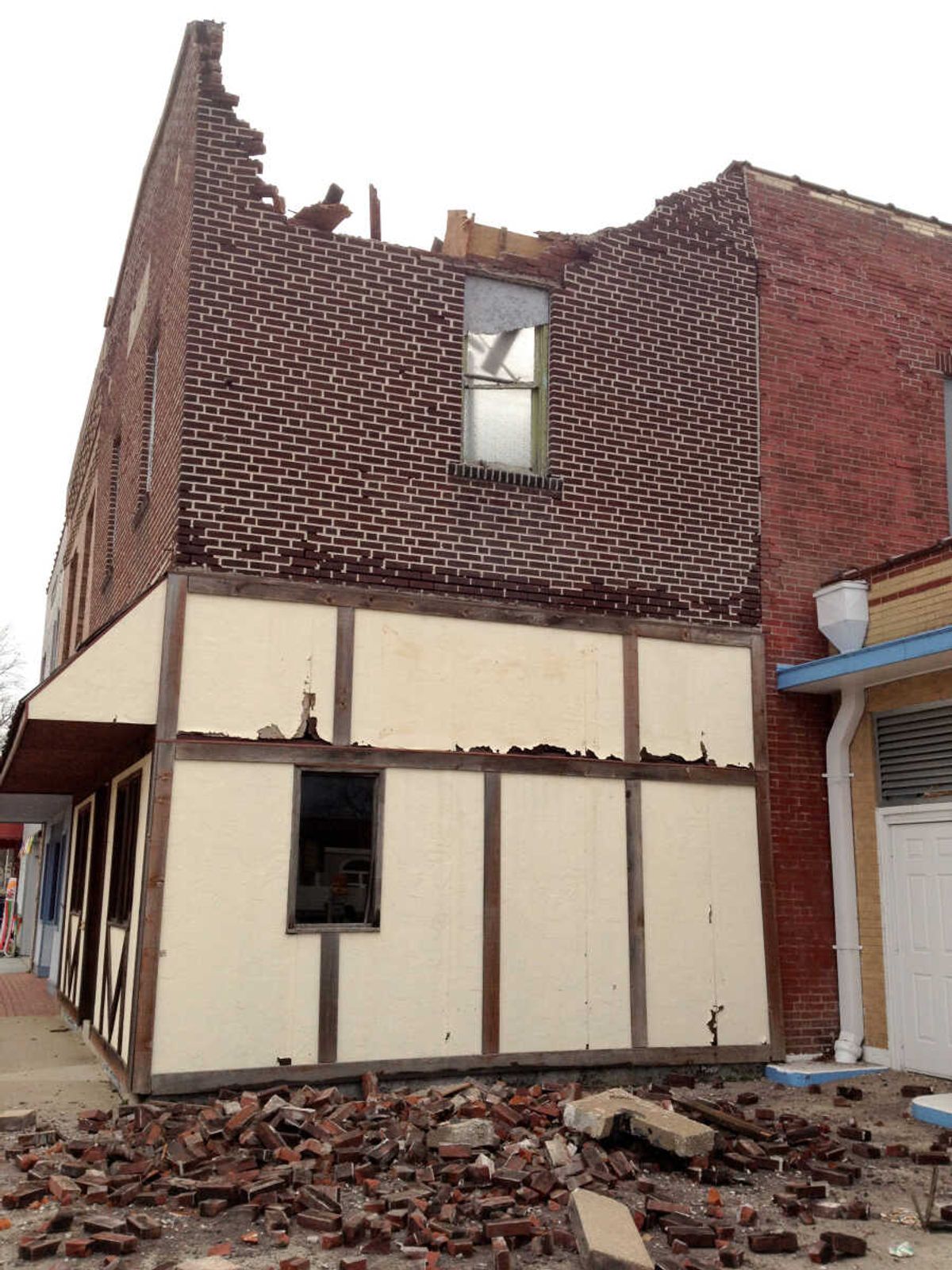 Building in Chaffee partially collapses
