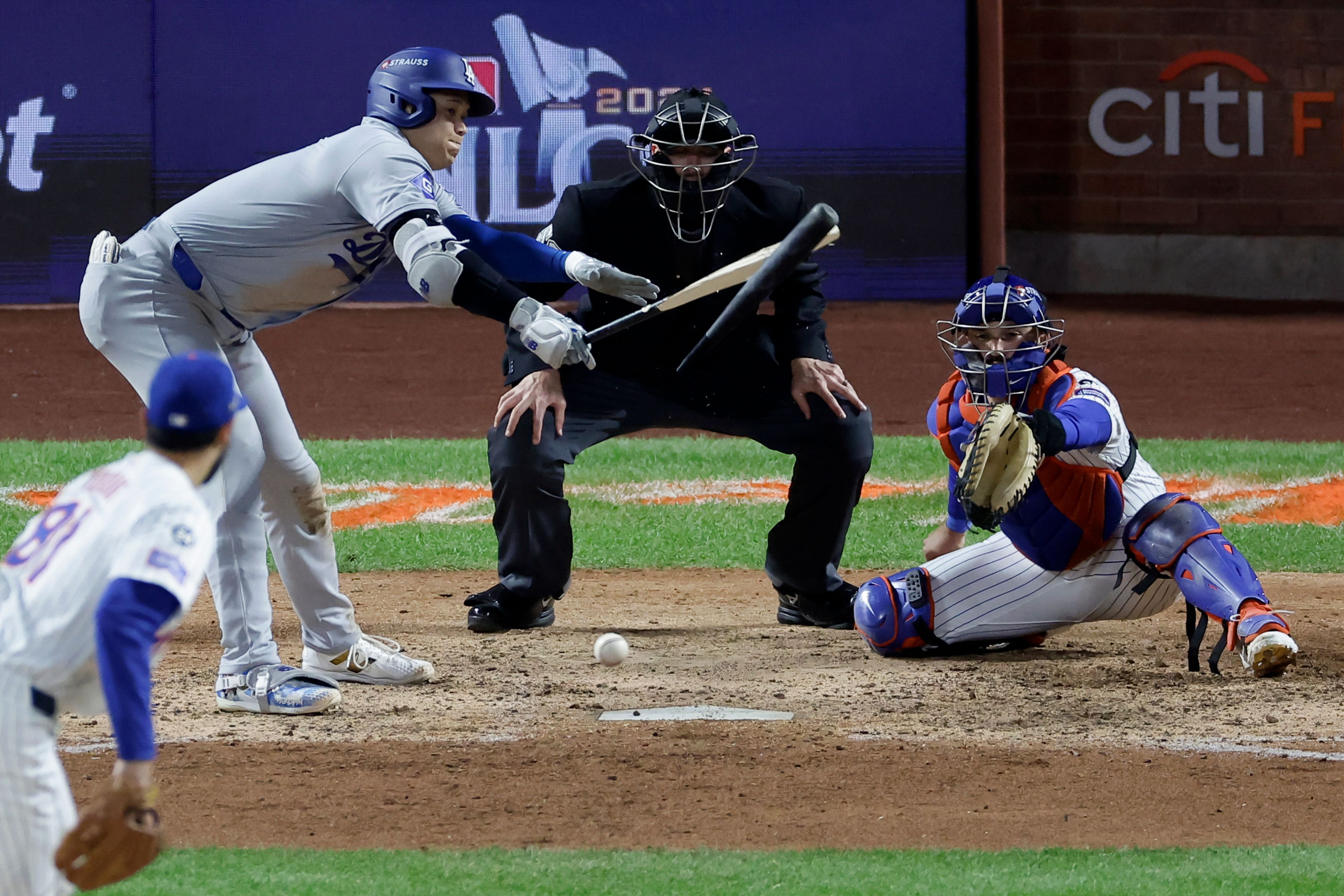 Los Angeles Dodgers' Shohei Ohtani breaks his bat and grounds out against the New York Mets during the seventh inning in Game 4 of a baseball NL Championship Series, Thursday, Oct. 17, 2024, in New York. (AP Photo/Adam Hunger)