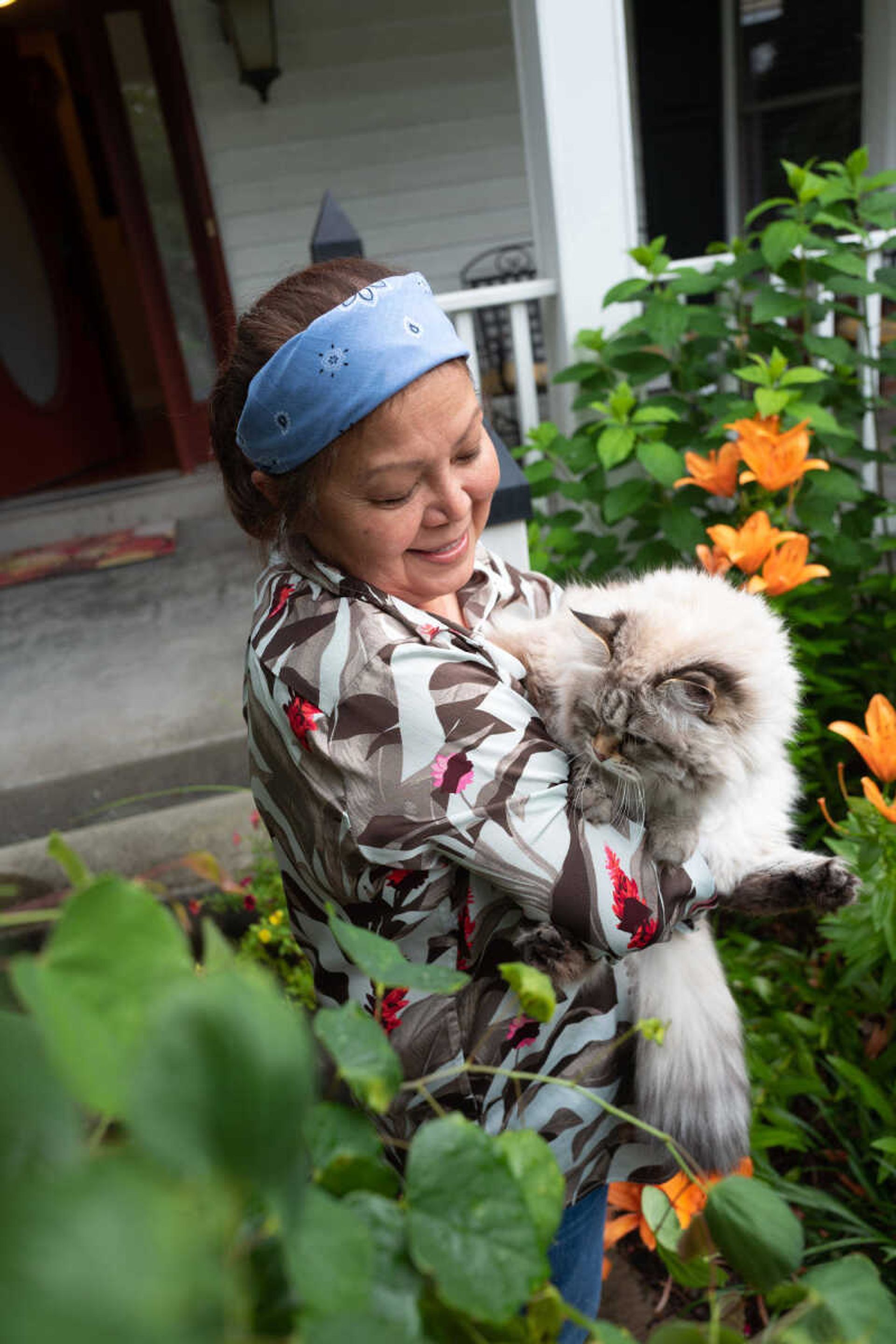 Su Hill at home in Cape Girardeau with her one of two Siberian cats.