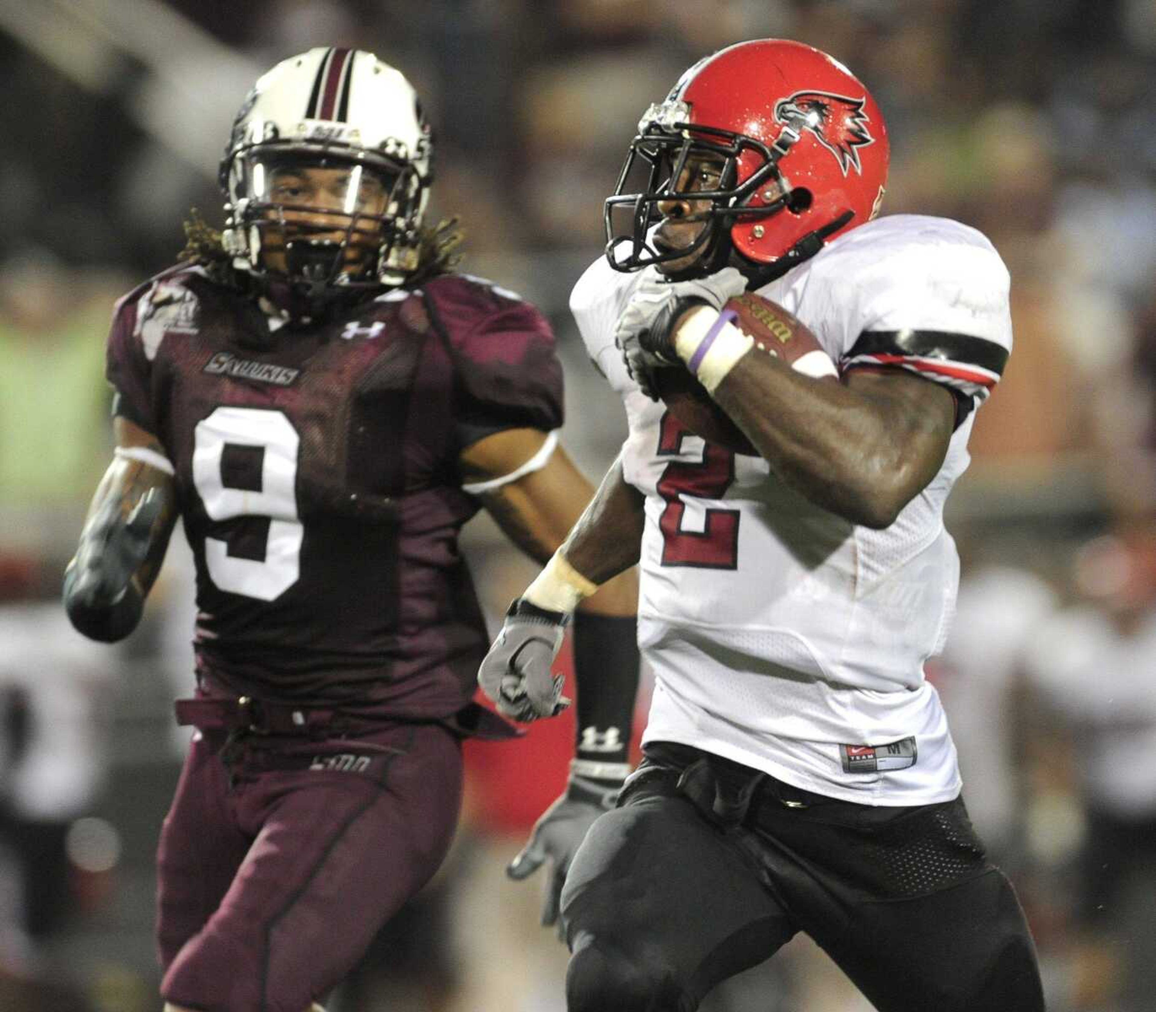 Southeast Missouri State's Henry Harris runs for the winning touchdown while Southern Illinois' E.J. Clark tries unsuccessfully to keep up during the fourth quarter Saturday in Carbondale, Ill. (Fred Lynch)