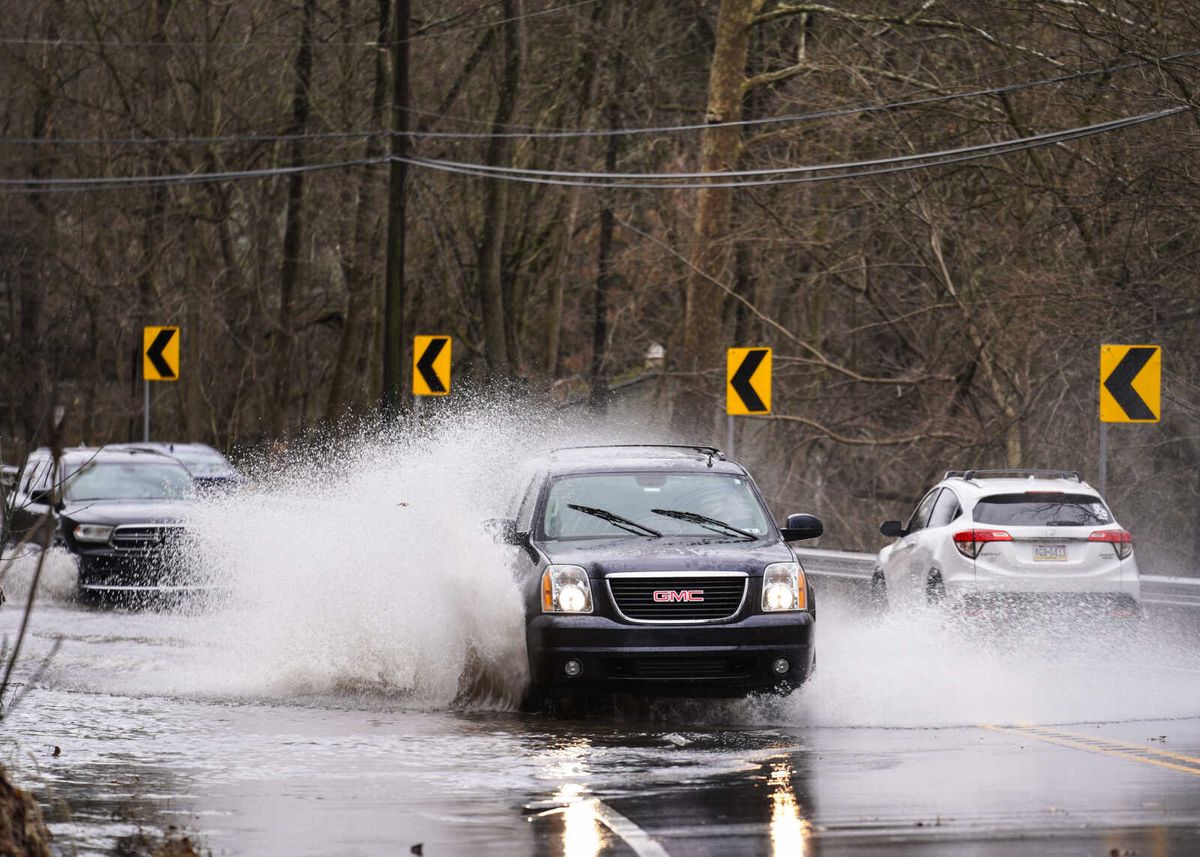 Deadly storm batters Northeastern US, knocking out power, grounding fl...