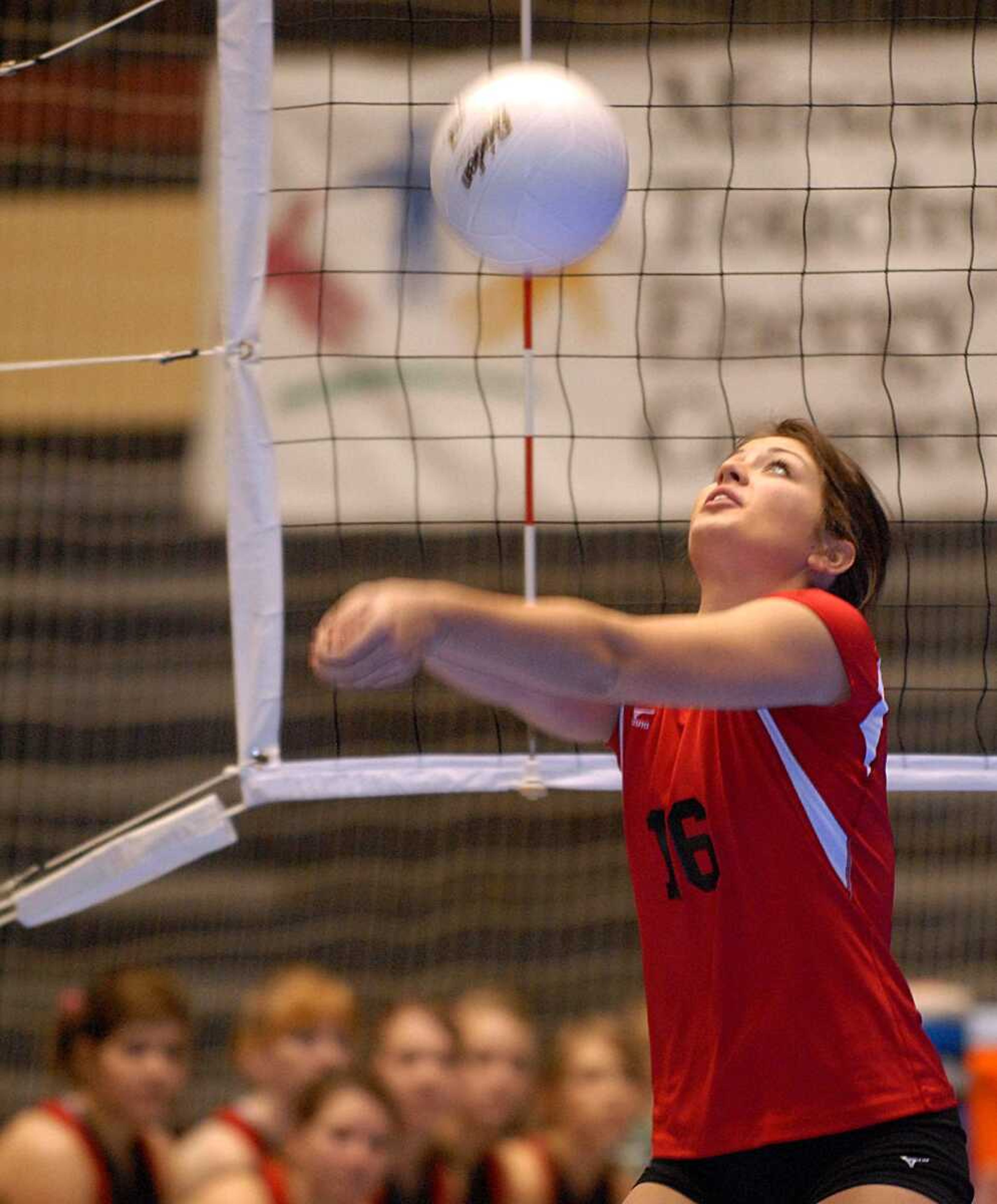 AARON EISENHAUER ~ aeisenhauer@semissourian.com
Bell City's Mallory Dockins gets under the ball during the second game.