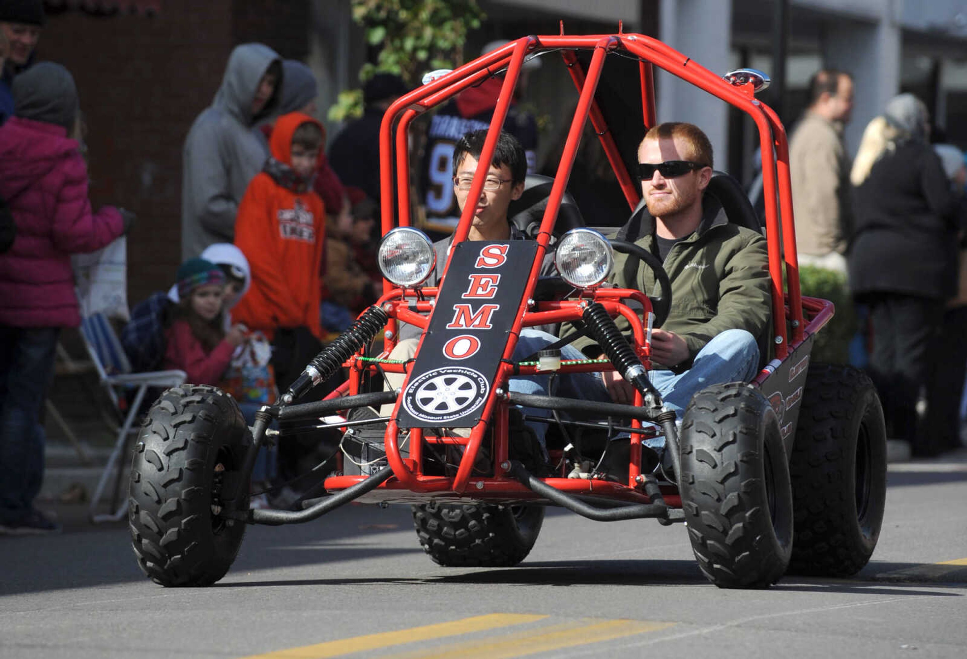 GLENN LANDBERG ~ glandberg@semissourian.com

The Southeast Missouri State University homecoming parade moves down Broadway St. in Cape Girardeau Saturday Morning, Oct. 4, 2014.