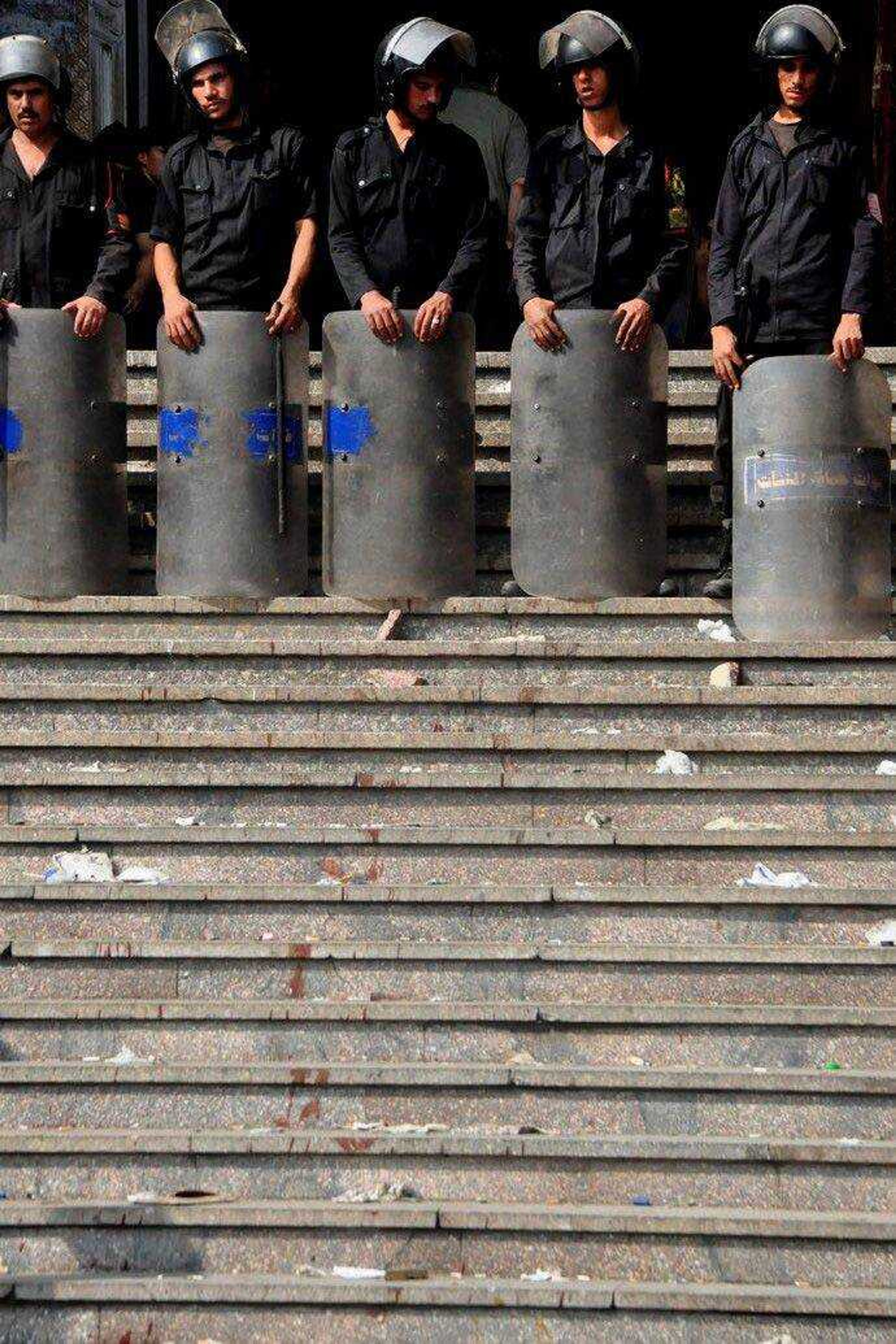 Egyptians security forces provide a cordon around the al-Fatah mosque, after hundreds of Muslim Brotherhood supporters barricaded themselves inside the mosque overnight, near Ramses Square on Saturday in Cairo. (Hussein Tallal ~ Associated Press)