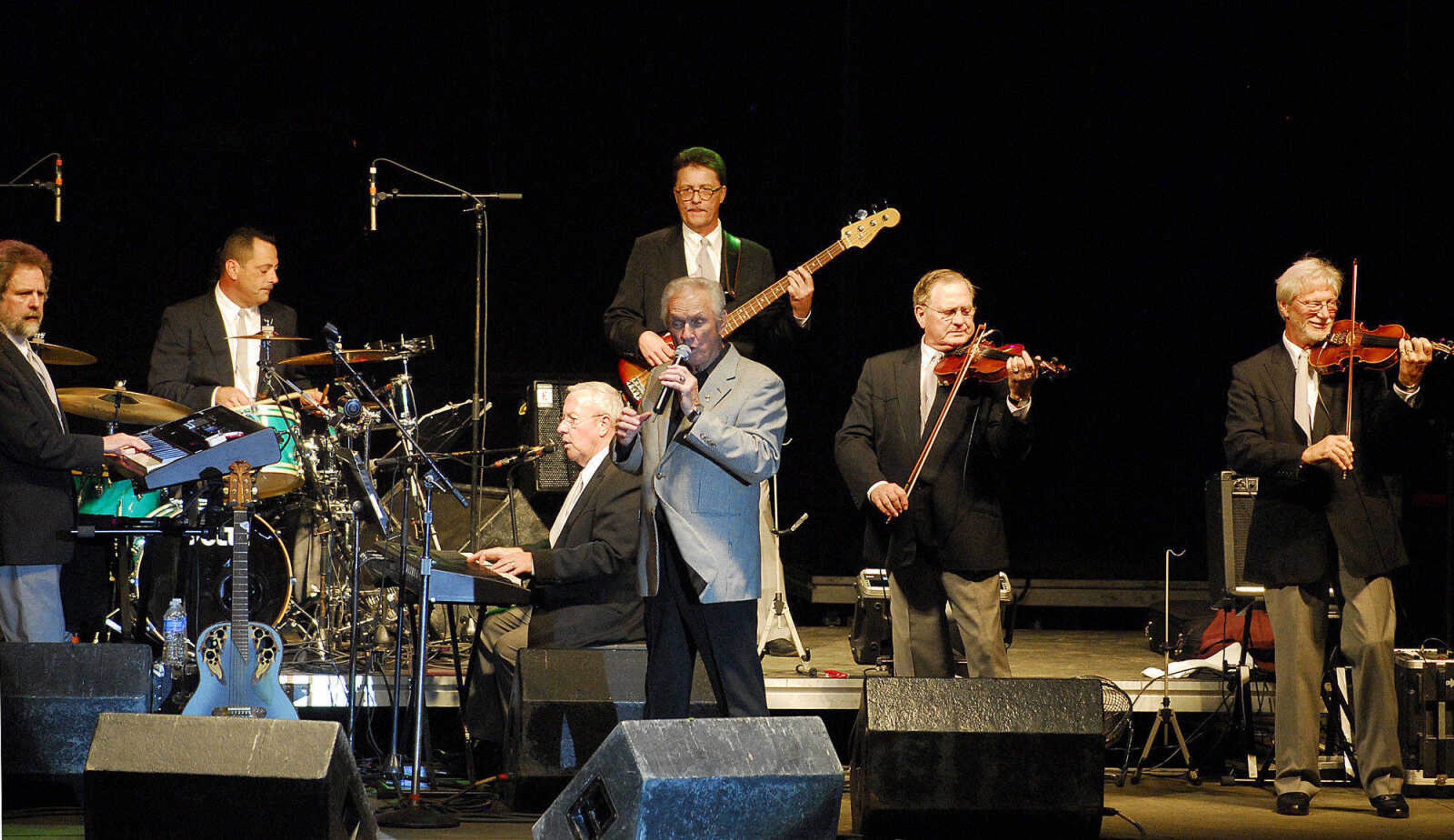 LAURA SIMON~lsimon@semissourian.com
Mel Tillis and his band perform Thursday, September 16, 2010 during the 155th Annual SEMO District Fair.